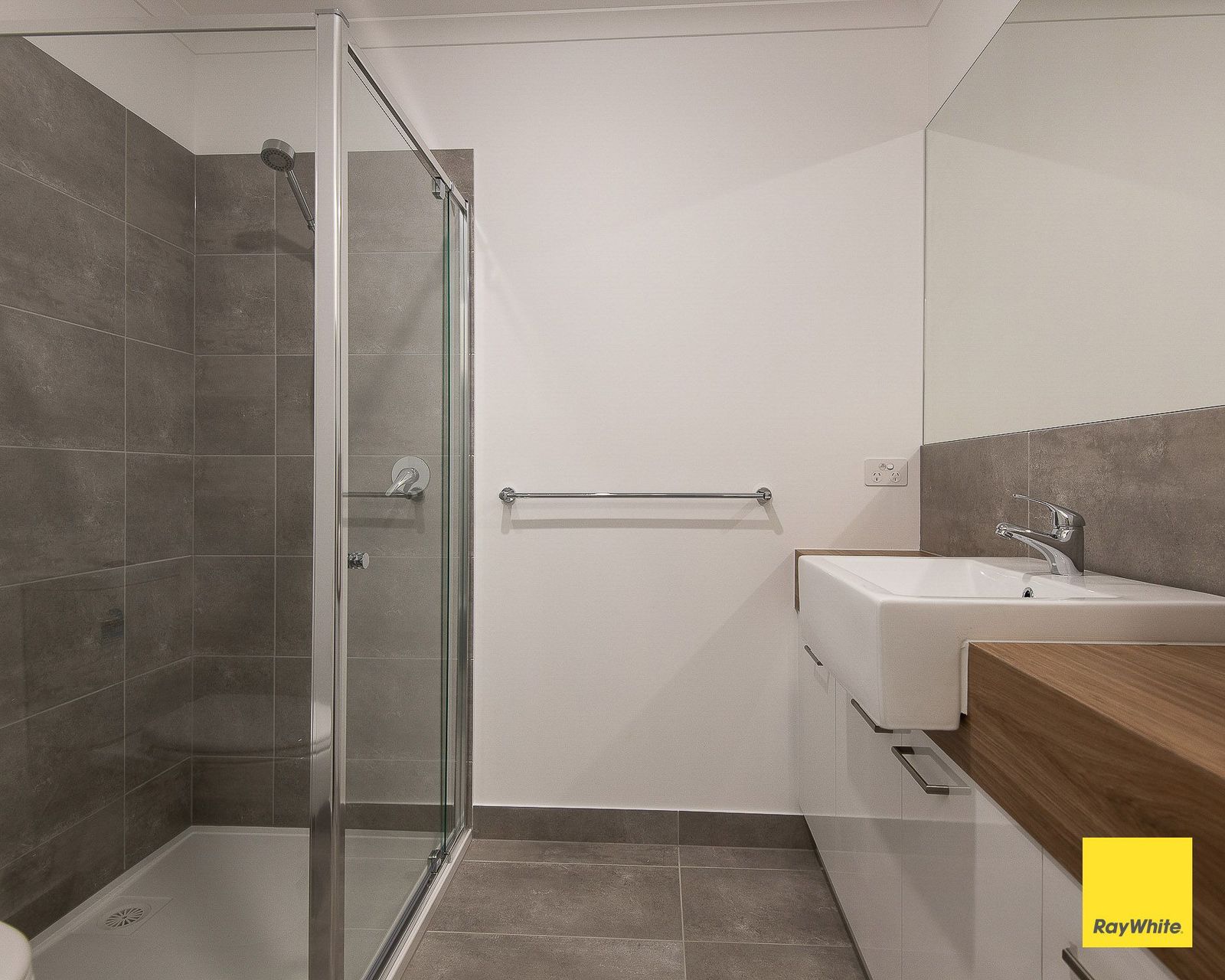 Must See - Modern & Low-Maintenance Living in Golden Square