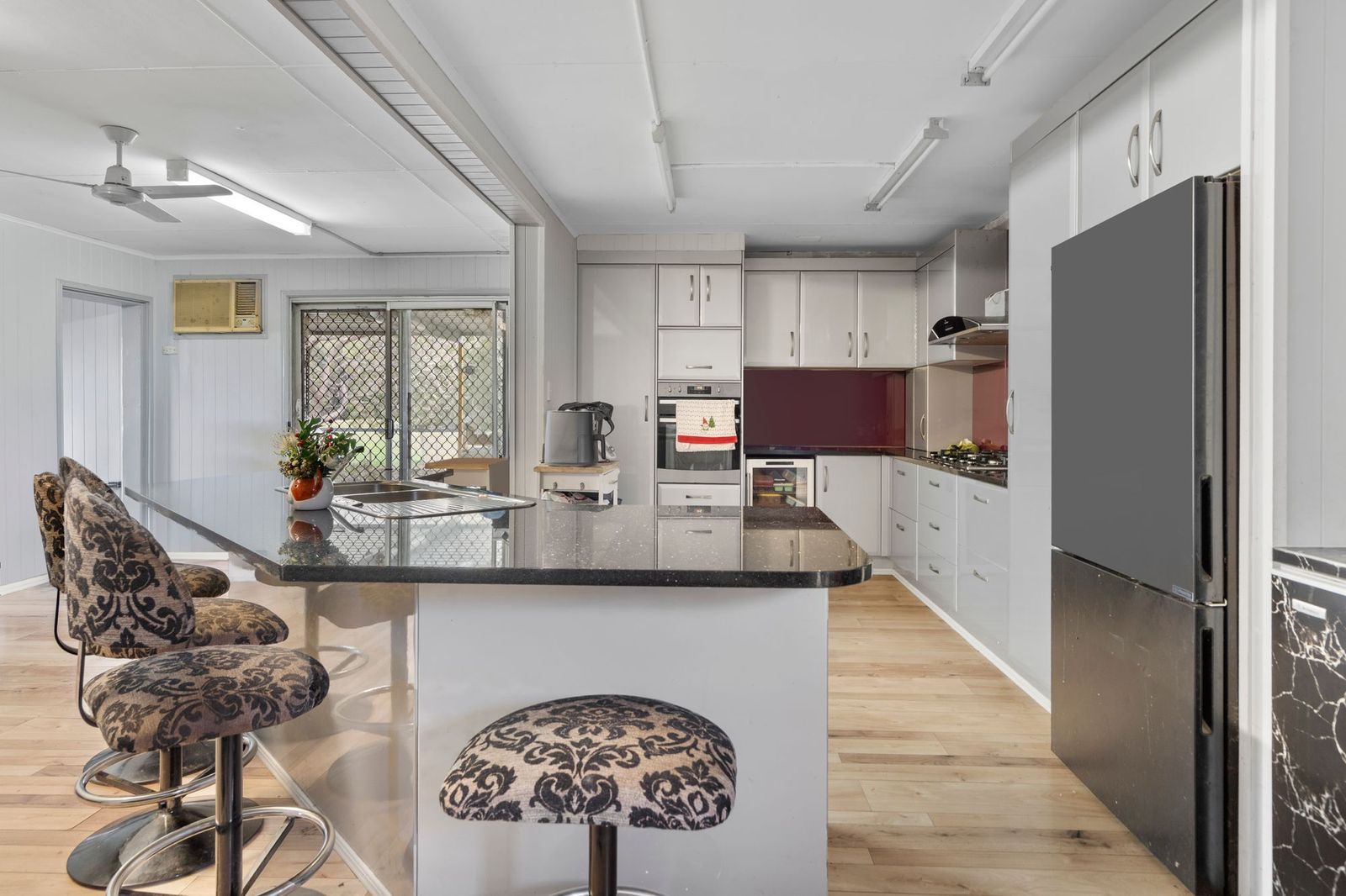 PREMIUM LIFESTYLE & FARMING OPPORTUNITY