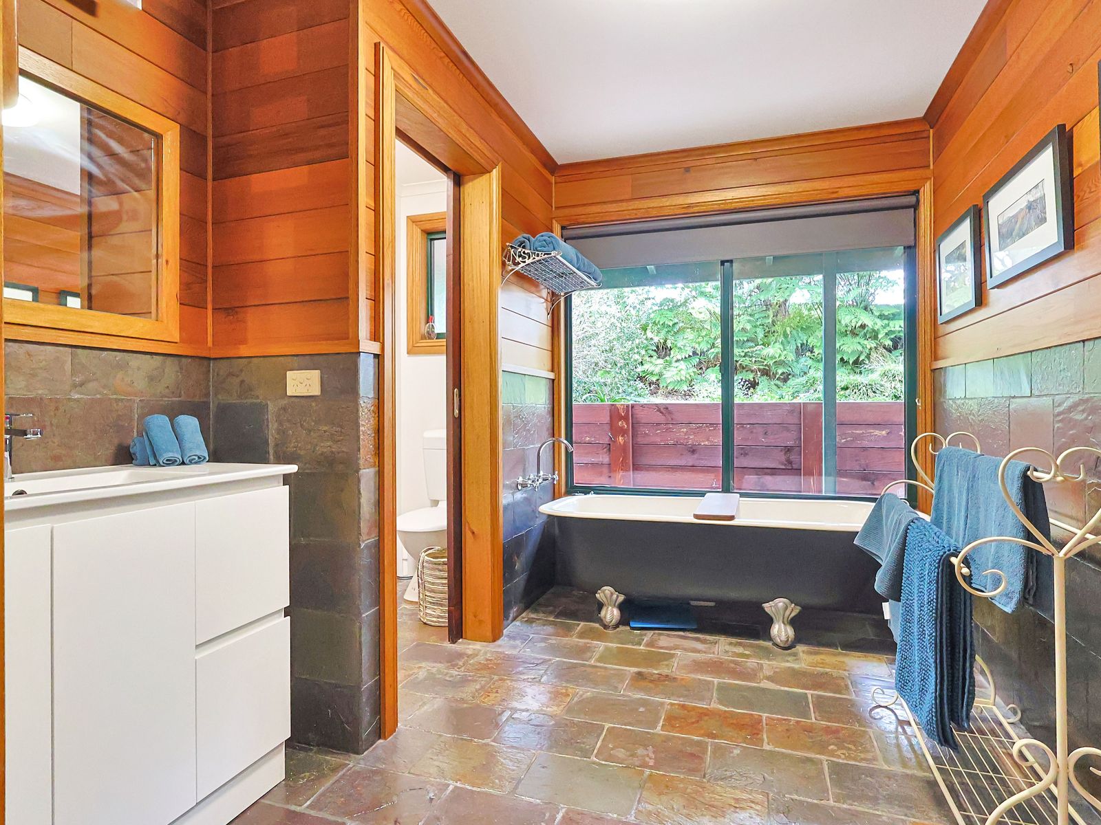 Private Hideaway Bush Setting- Just 90 Minutes from Melbourne