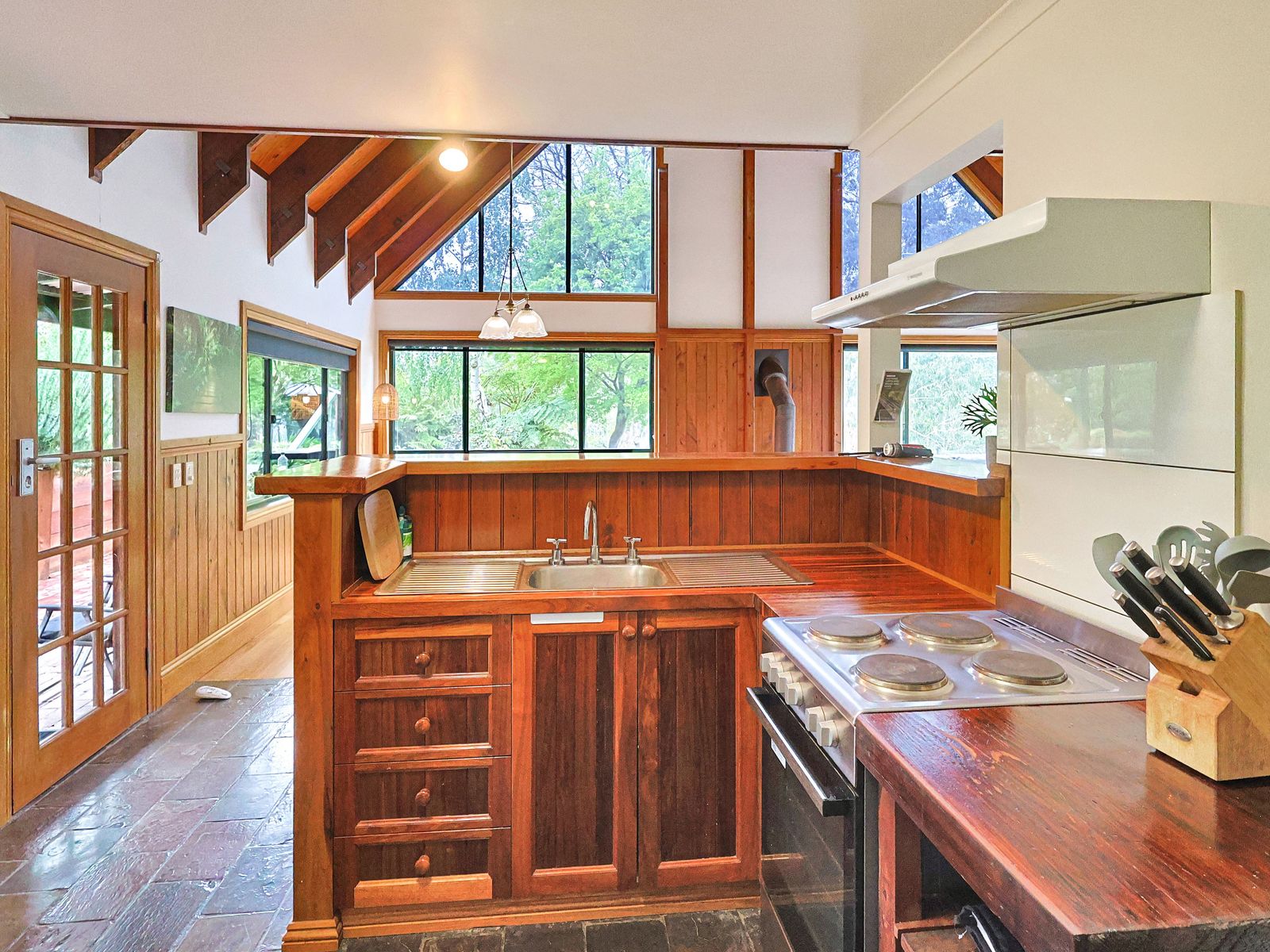 Private Hideaway Bush Setting- Just 90 Minutes from Melbourne