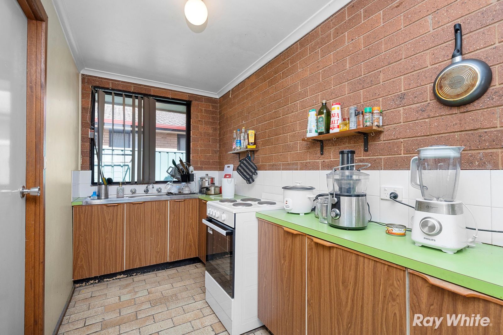 Charming & Convenient 2 Bedroom Unit