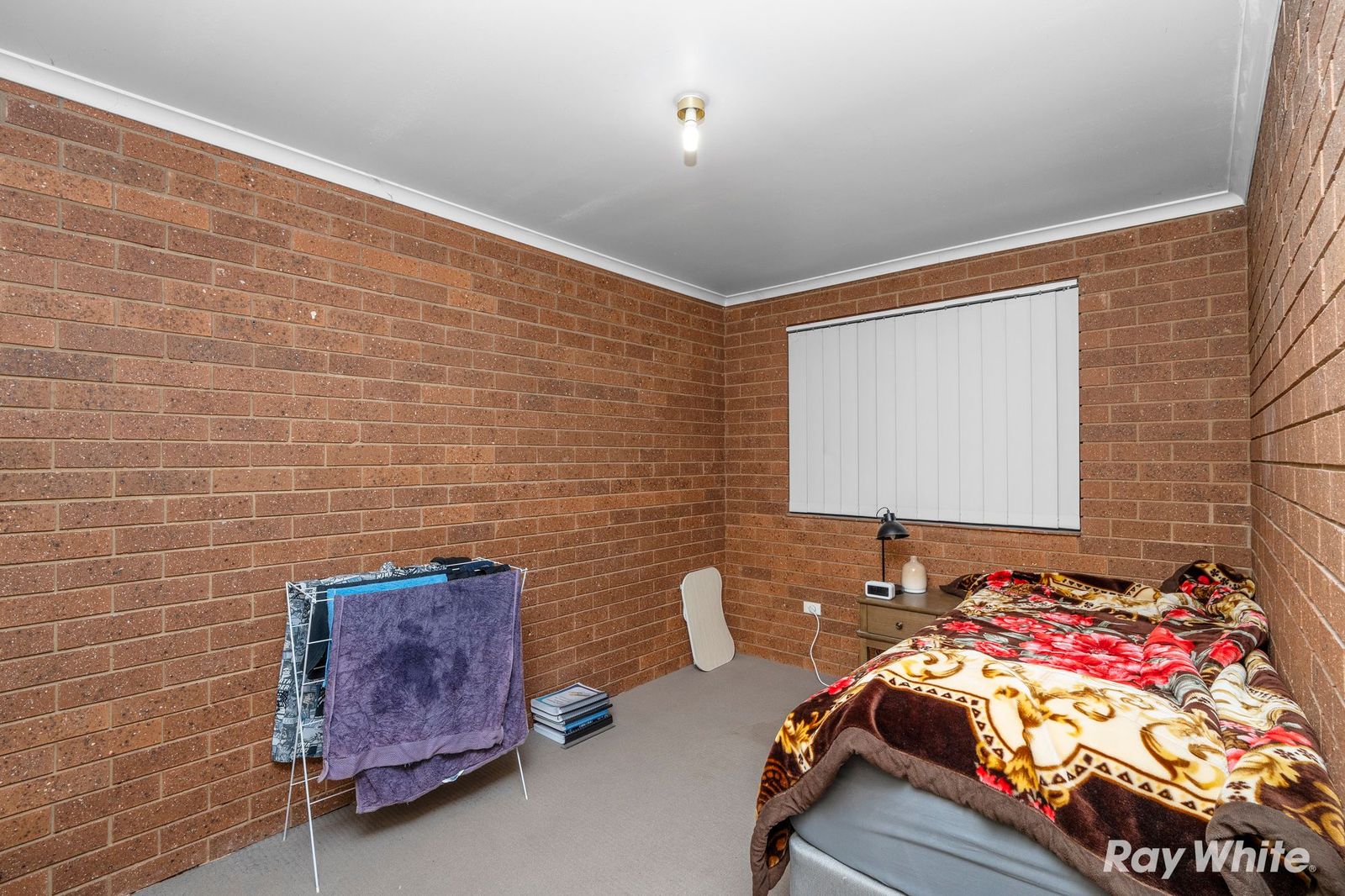 Charming & Convenient 2 Bedroom Unit