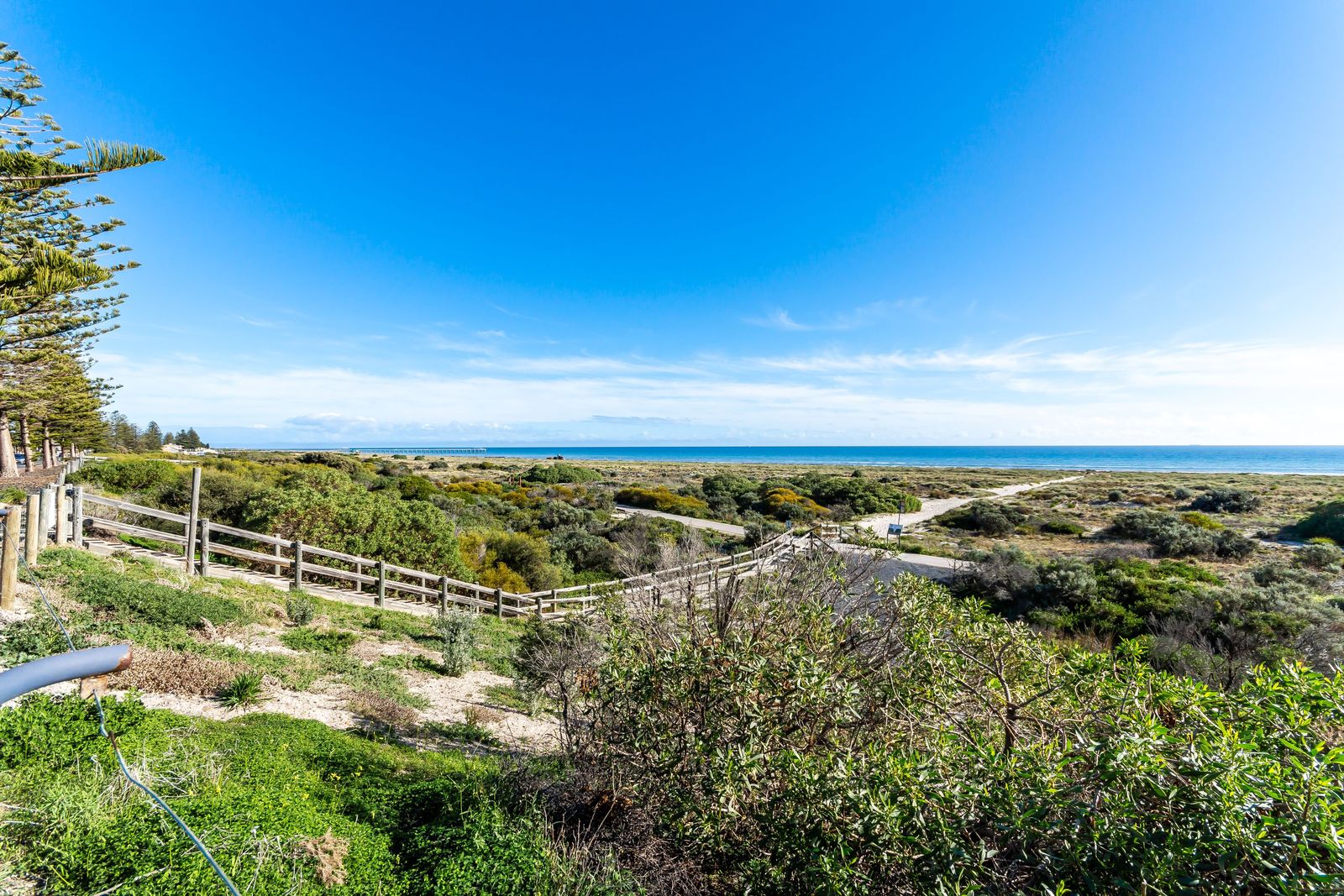 NO PETS DUE TO STRATA - 3 or 6 Month Lease Option - LOW MAINTENANCE 2 BEDROOM UNIT