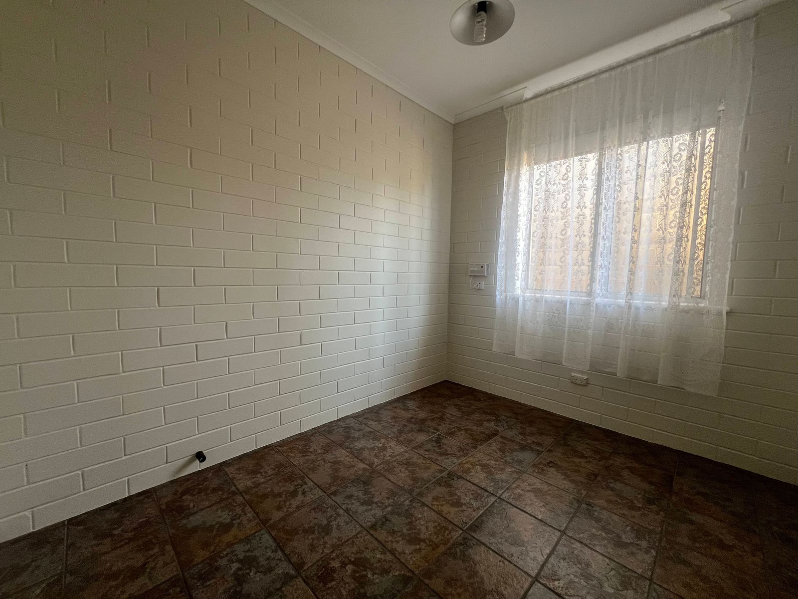 Glossop Gem: Your New Peaceful Base!