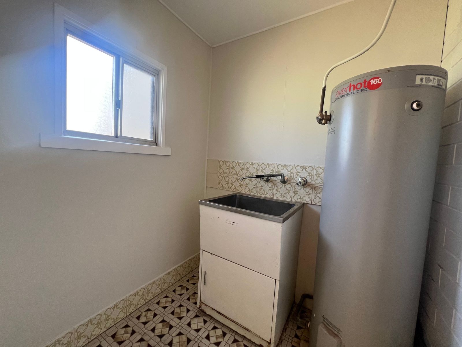 Glossop Gem: Your New Peaceful Base!