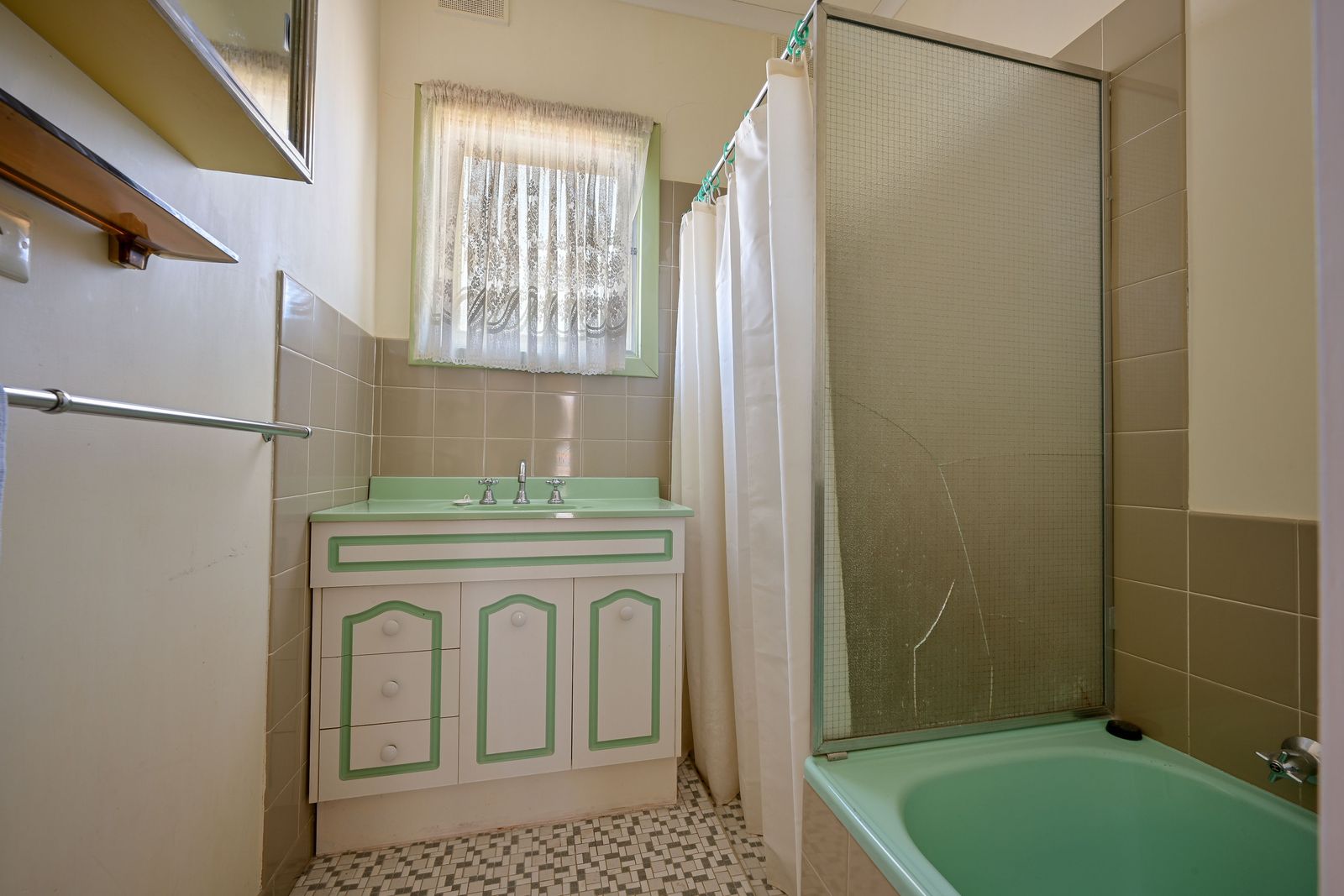 3 BEDROOM HOME WITH SHED