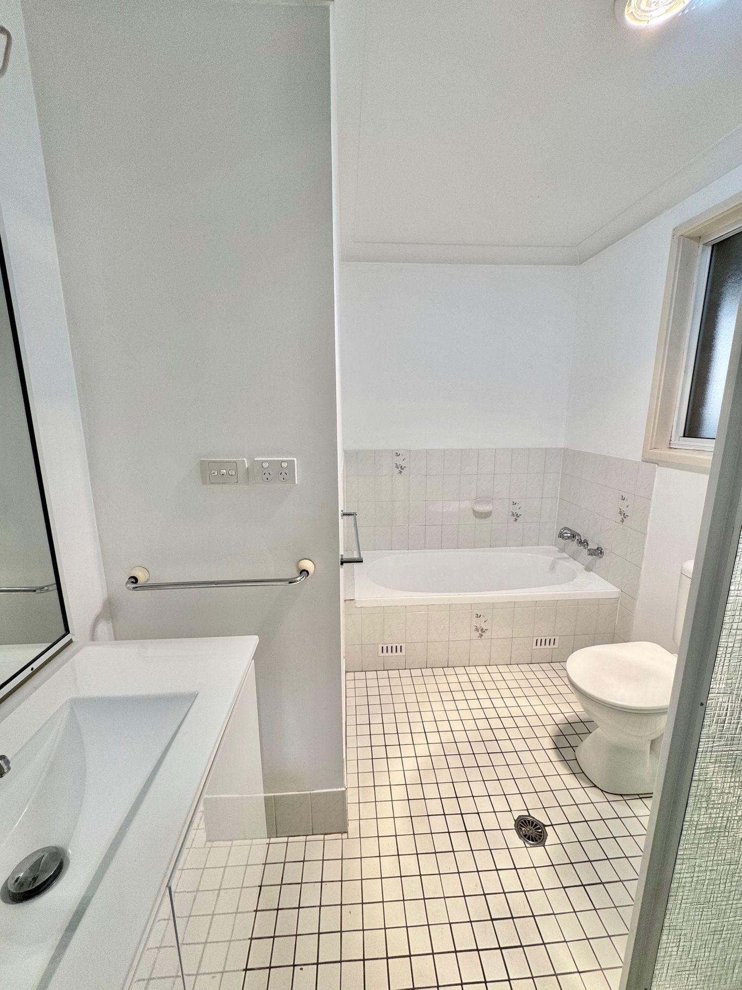 House for Rent: Penrith, NSW 2750, Wales, 2750