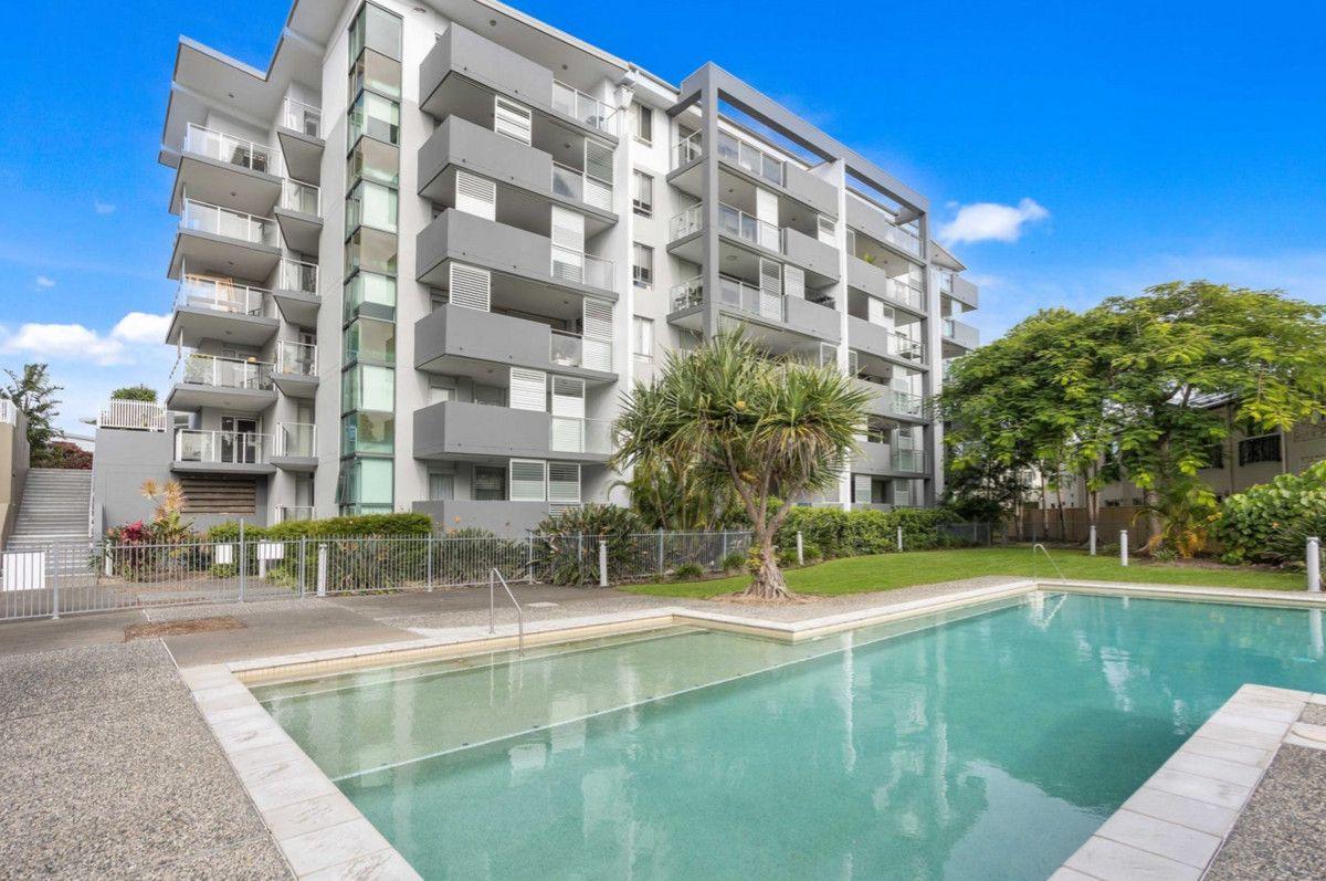 Prop-GPT: Property: Queensland Burleigh Waters, QLD 4220 Queensland 4220