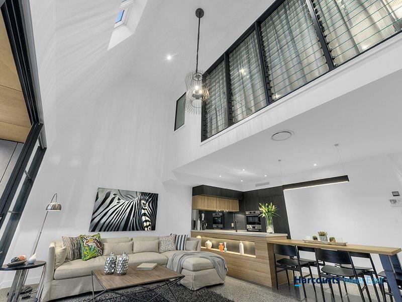 2/7 Lindsay Street, HAWTHORNE, QLD 4171 - Townhouse for Rent - harcourts.net