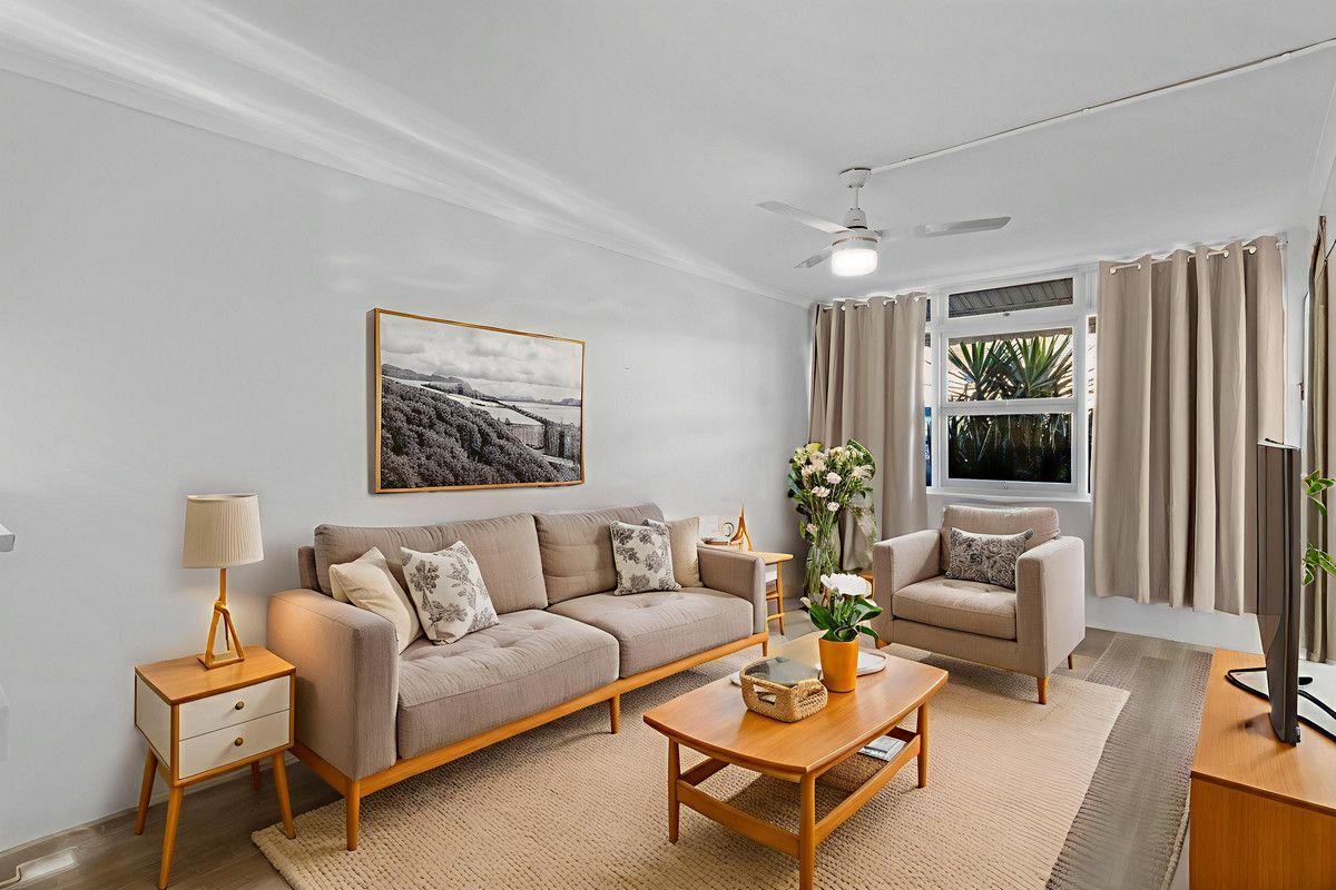 Prop-GPT: Property: Queensland Mermaid Beach, QLD 4218 Queensland 4218