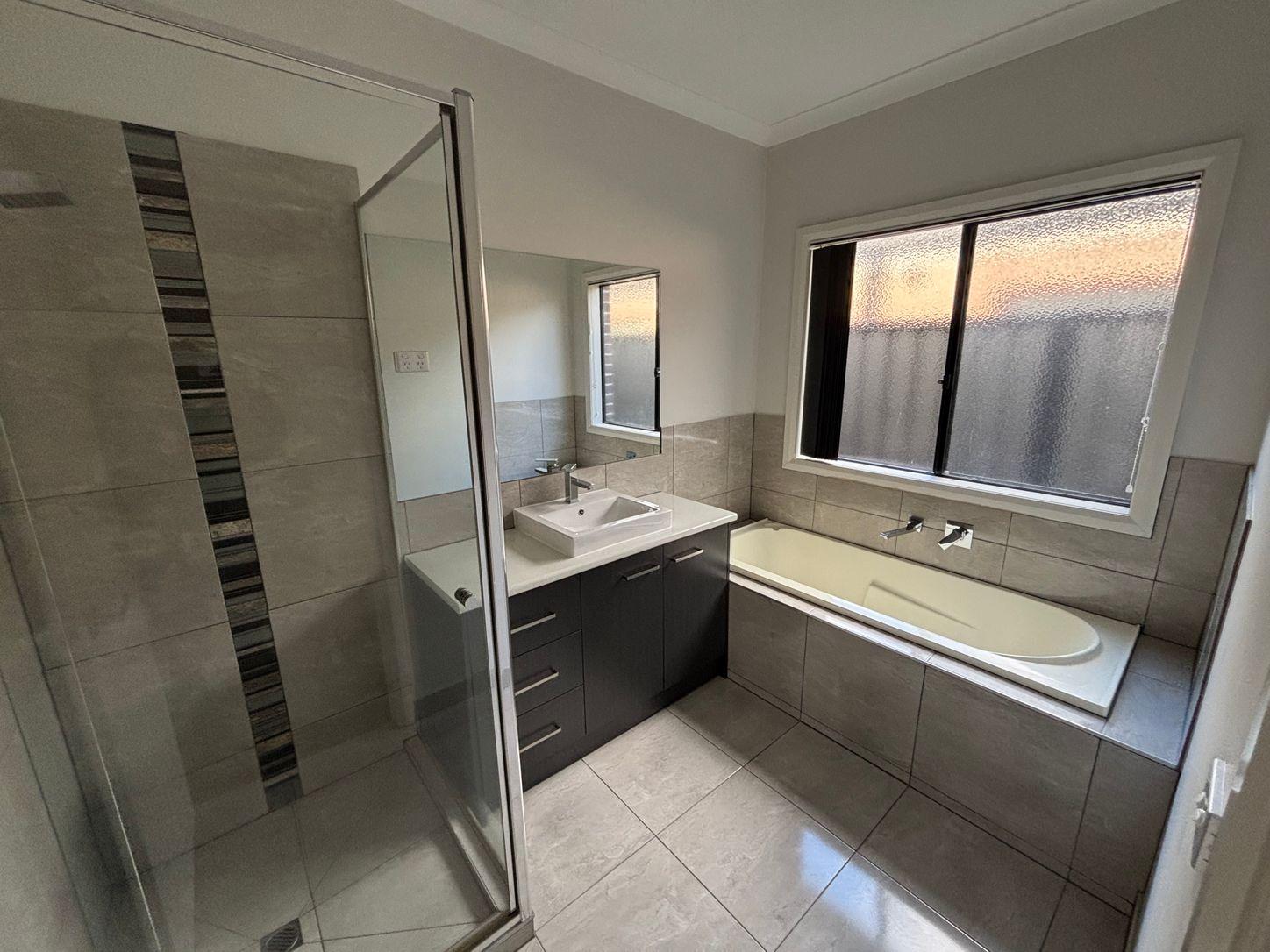 13 Periwinkle Circuit, CRAIGIEBURN, VIC 3064 - House for Rent - harcourts.net