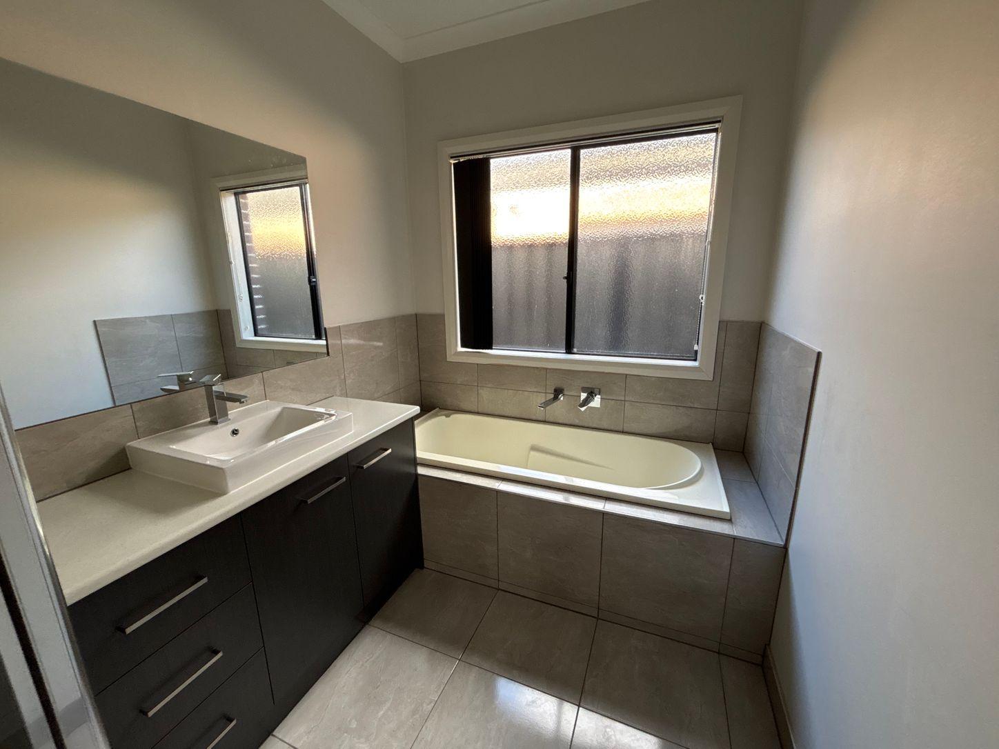 13 Periwinkle Circuit, CRAIGIEBURN, VIC 3064 - House for Rent - harcourts.net