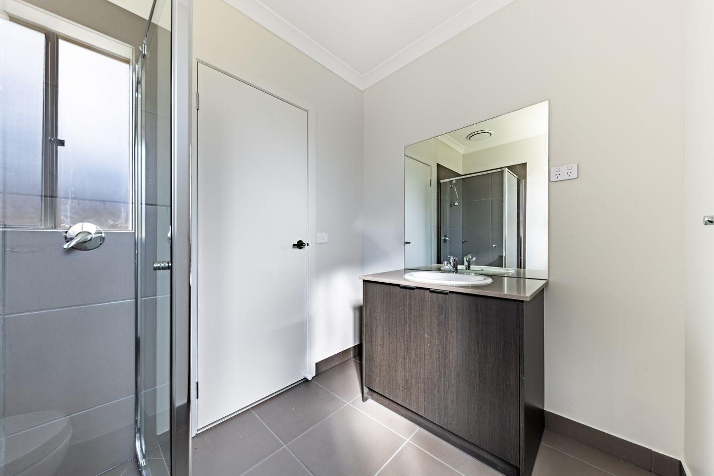 House for Rent: Melton South, VIC 3338, Victoria, 3338