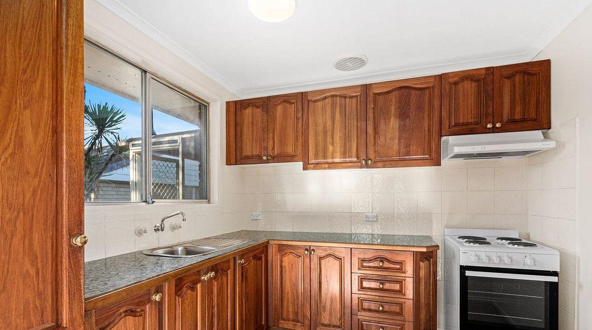 House for Rent: Dapto, NSW 2530, Wales, 2530