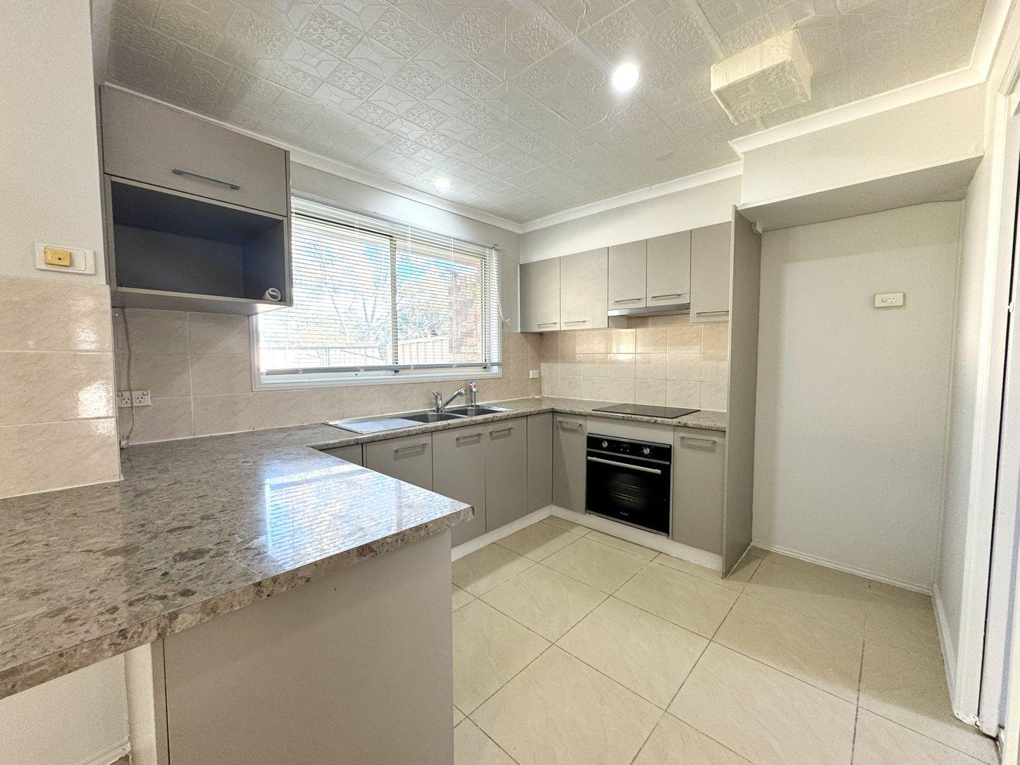 House for Rent: Oxley Park, NSW 2760, NSW, 2760