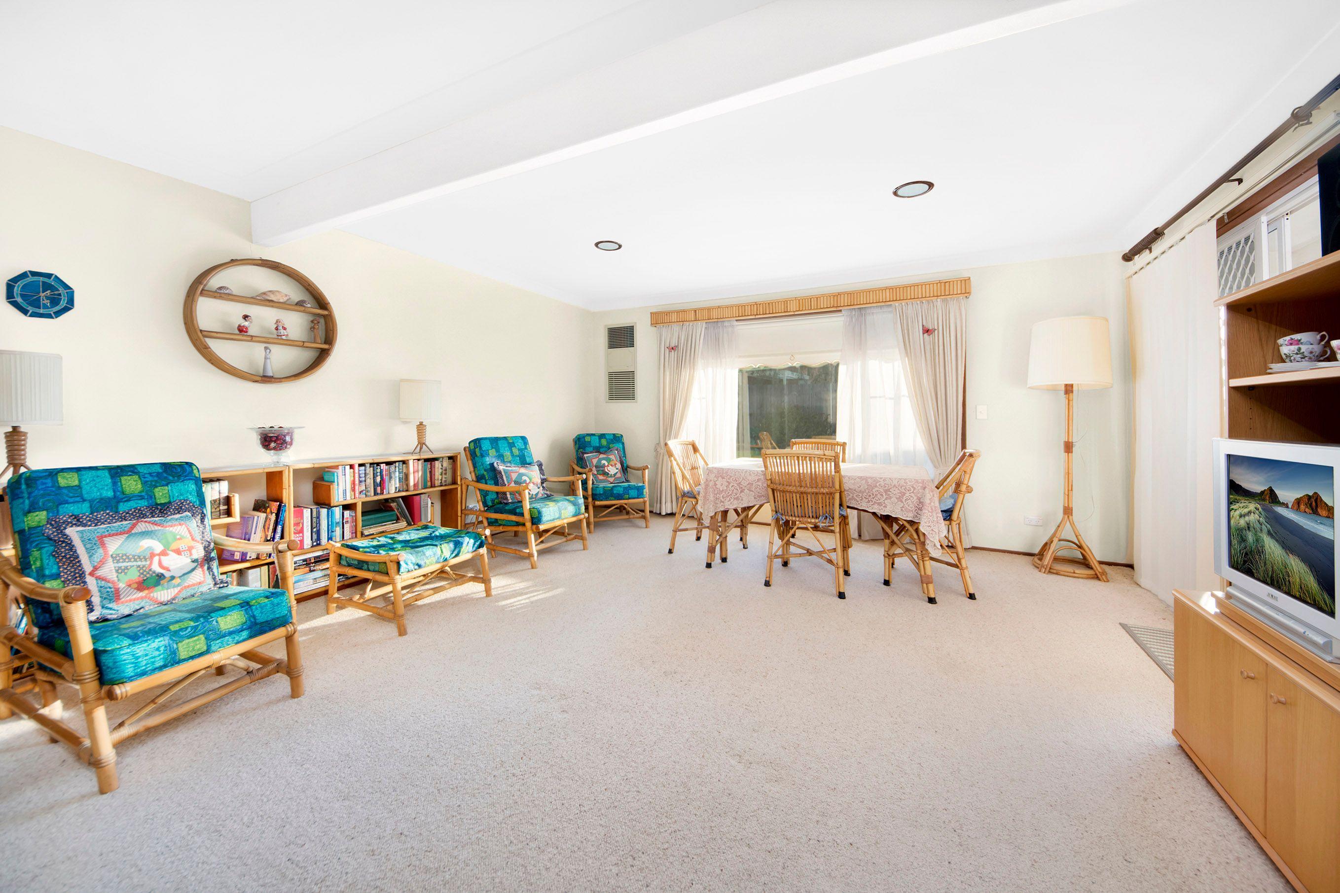 House for Rent: Illawong, NSW 2234, NSW, 2234