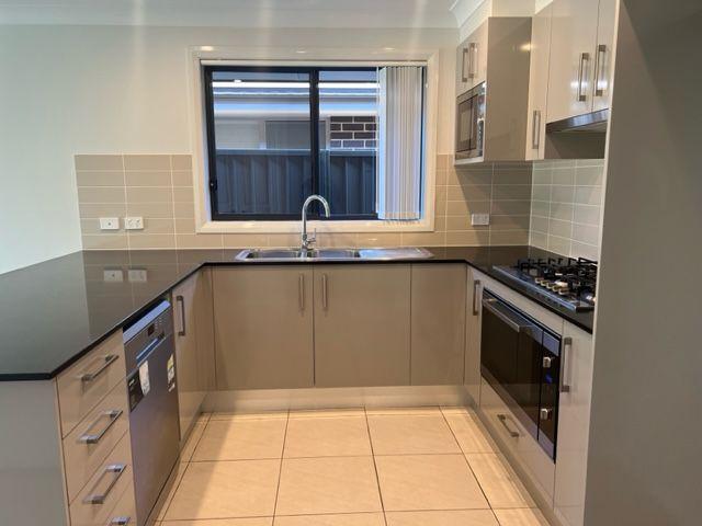 House for Rent: Spring Farm, NSW 2570, NSW, 2570