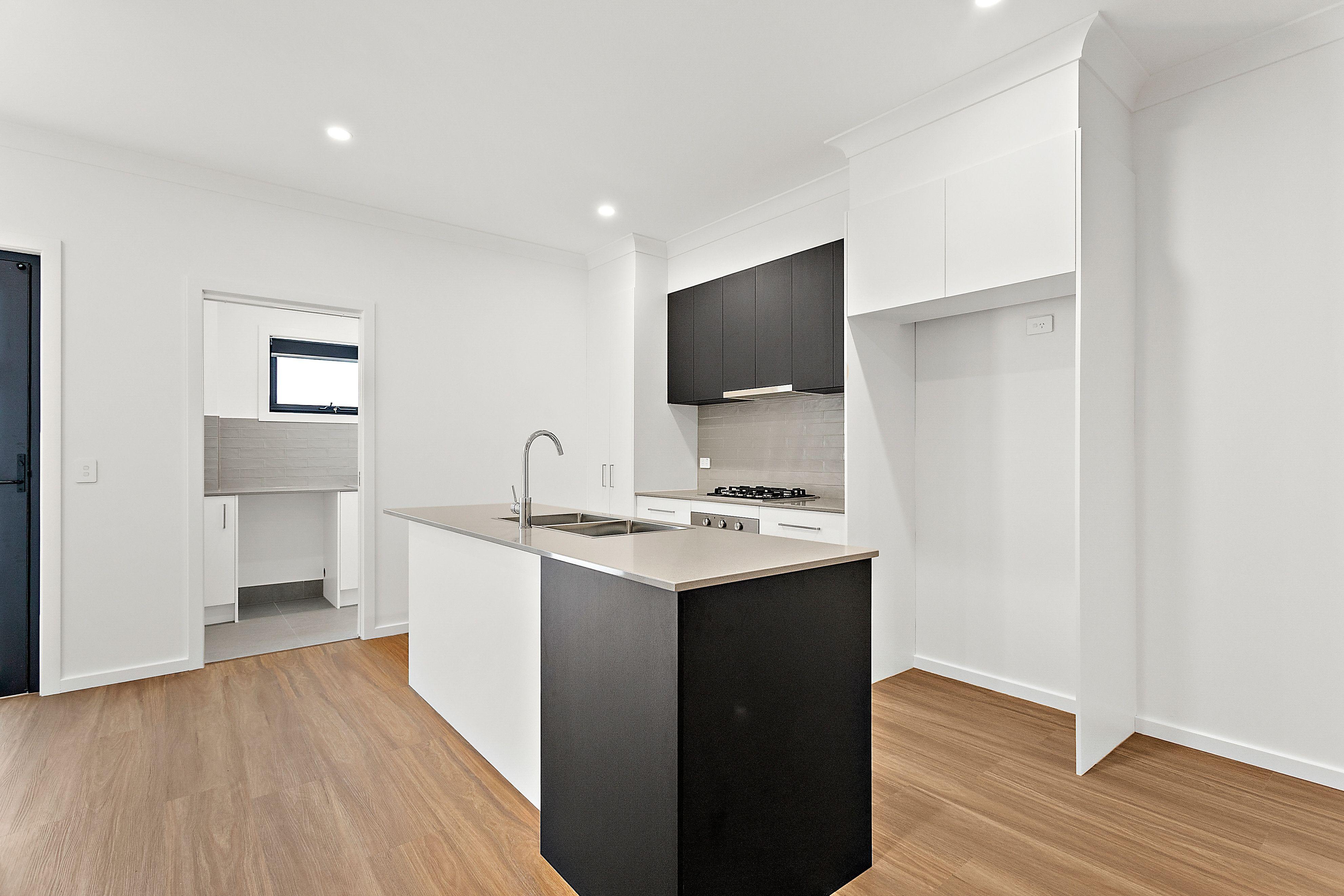 Prop-GPT: Townhouse: NSW Albion Park Rail, NSW 2527 Home For Rent