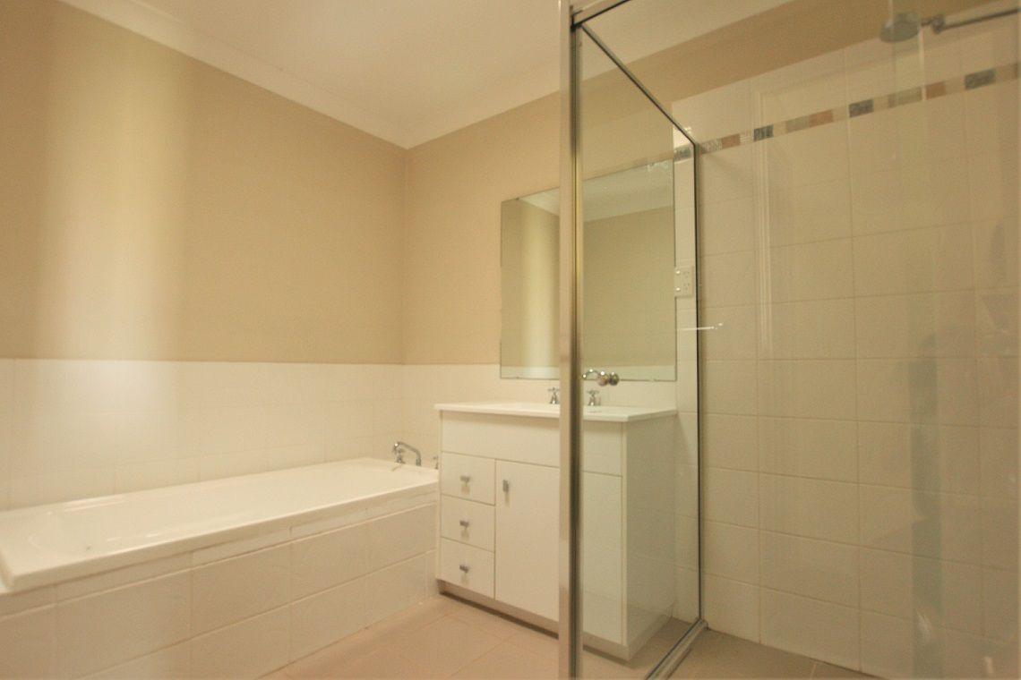 House for Rent: Elderslie, NSW 2570, NSW, 2570