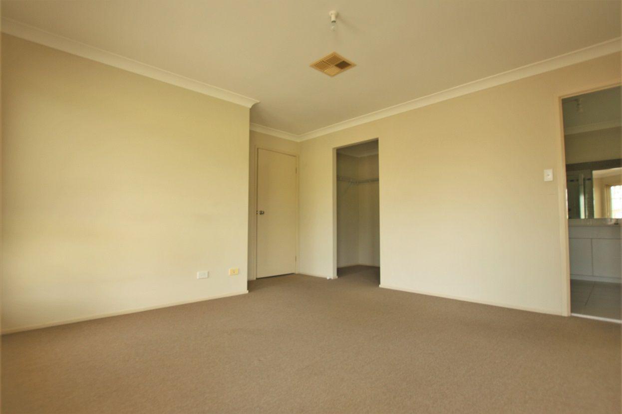 House for Rent: Elderslie, NSW 2570, NSW, 2570