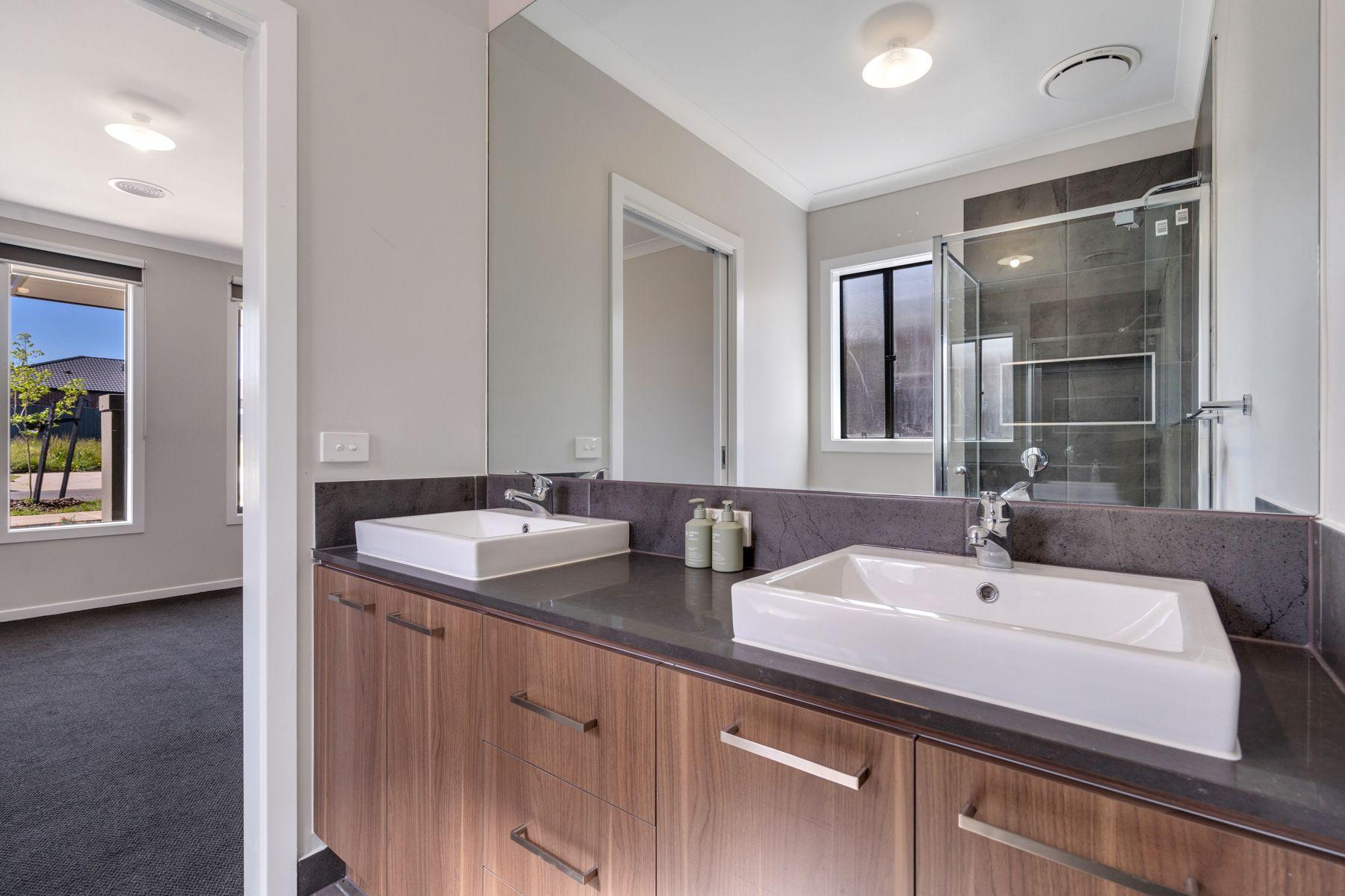 Modern 3-Bedroom Family Home in Prime Location