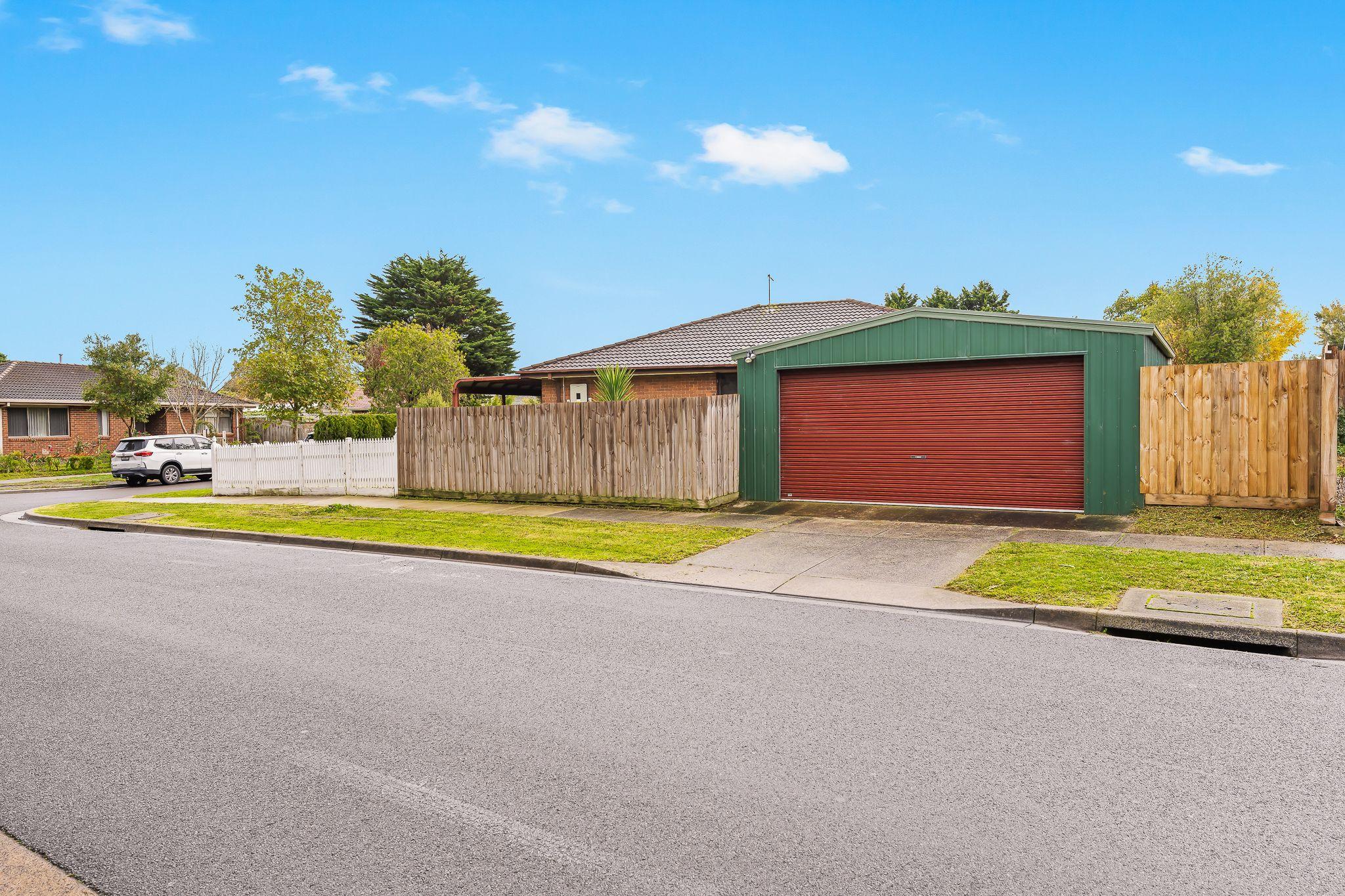 Prop-GPT: House: VIC Cranbourne North, VIC 3977 Home For Rent