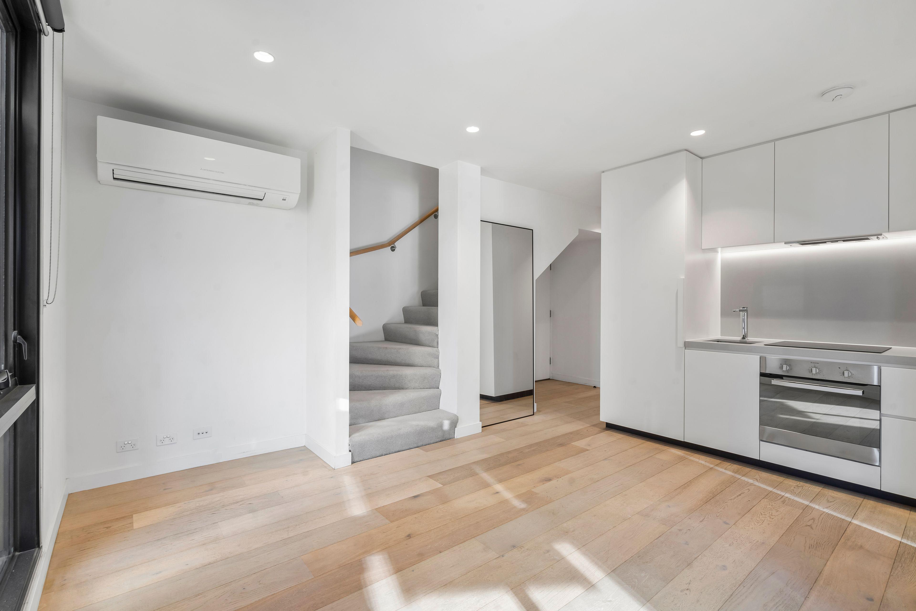 Apartment for Rent: Melbourne, VIC 3000, VIC, 3000