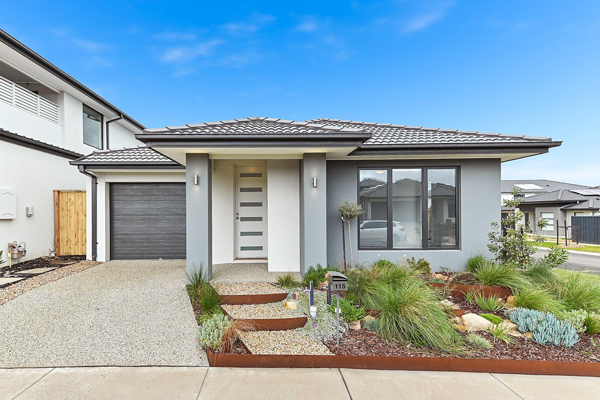 Prop-GPT: House: VIC Clyde North, VIC 3978 Home For Rent