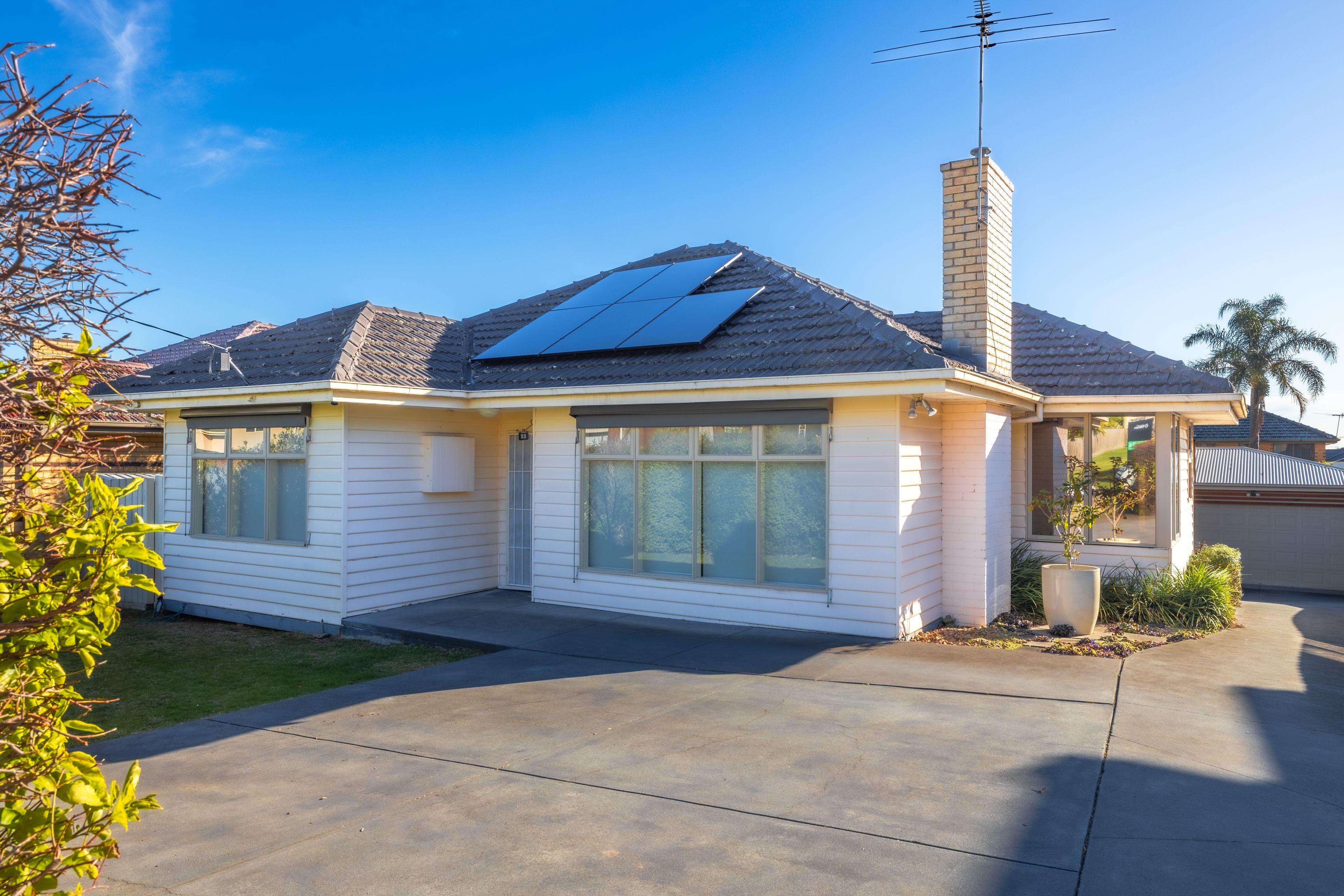 Prop-GPT: House: VIC Oakleigh East, VIC 3166 Home For Rent