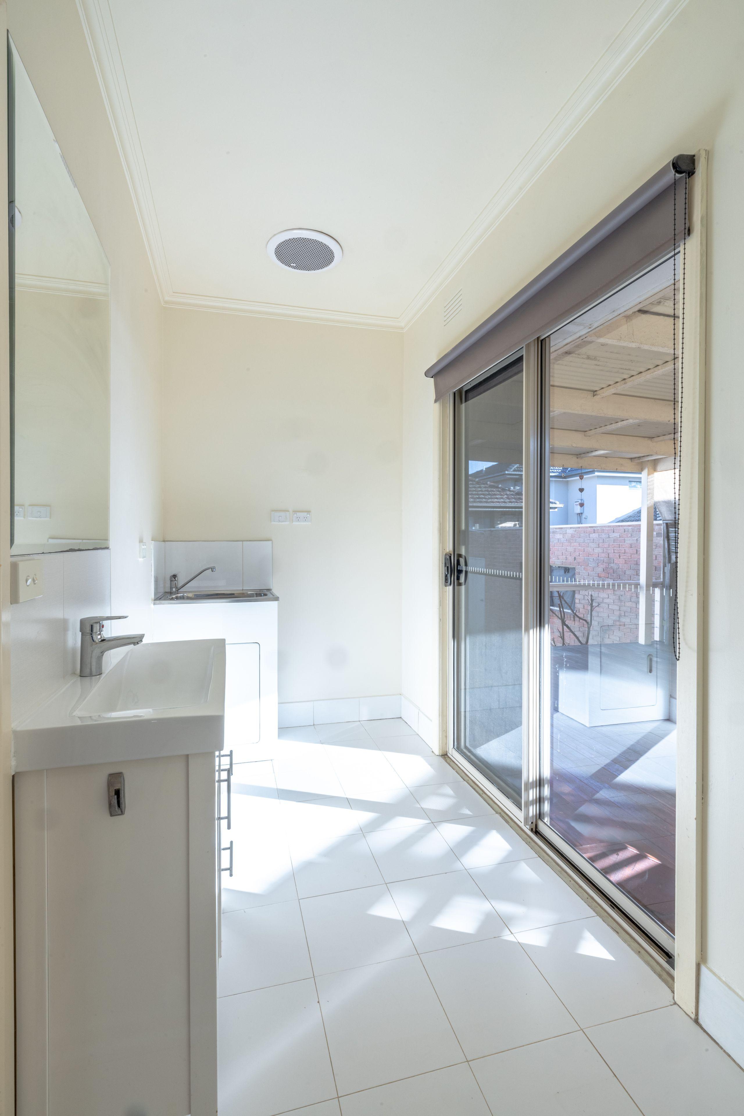 SINGLE LEVEL AND PERFECT ENTERTAINER