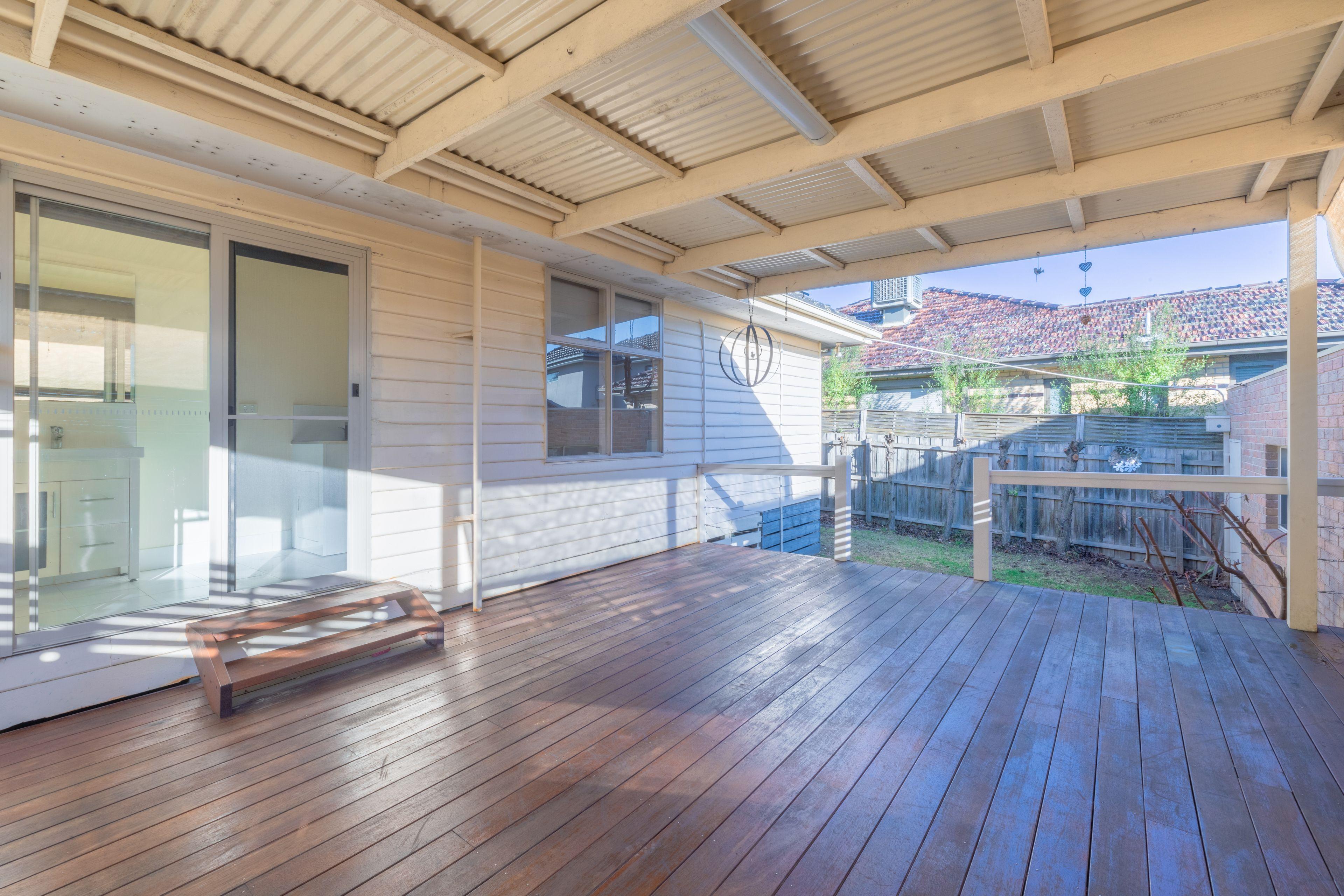 SINGLE LEVEL AND PERFECT ENTERTAINER