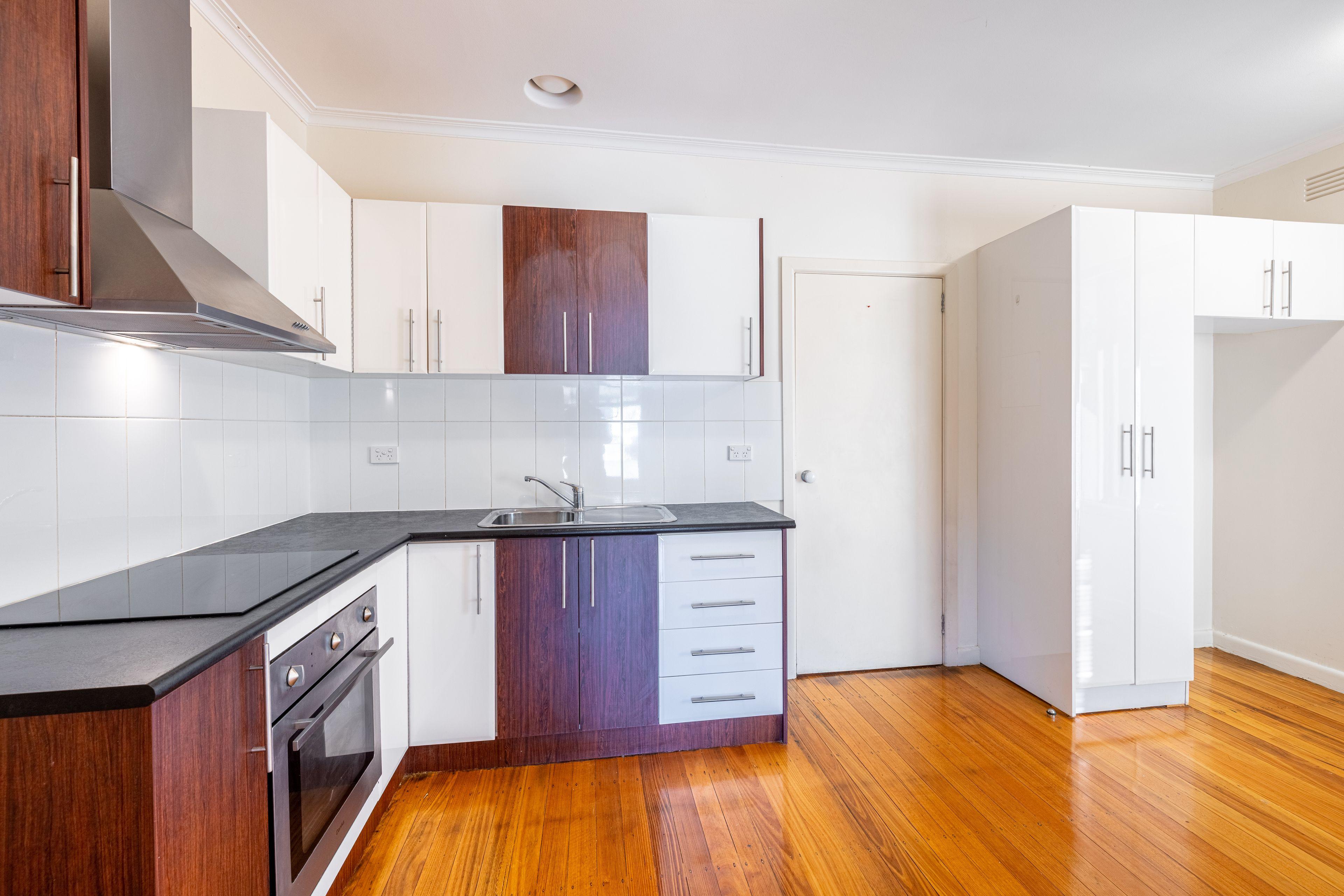 SINGLE LEVEL AND PERFECT ENTERTAINER