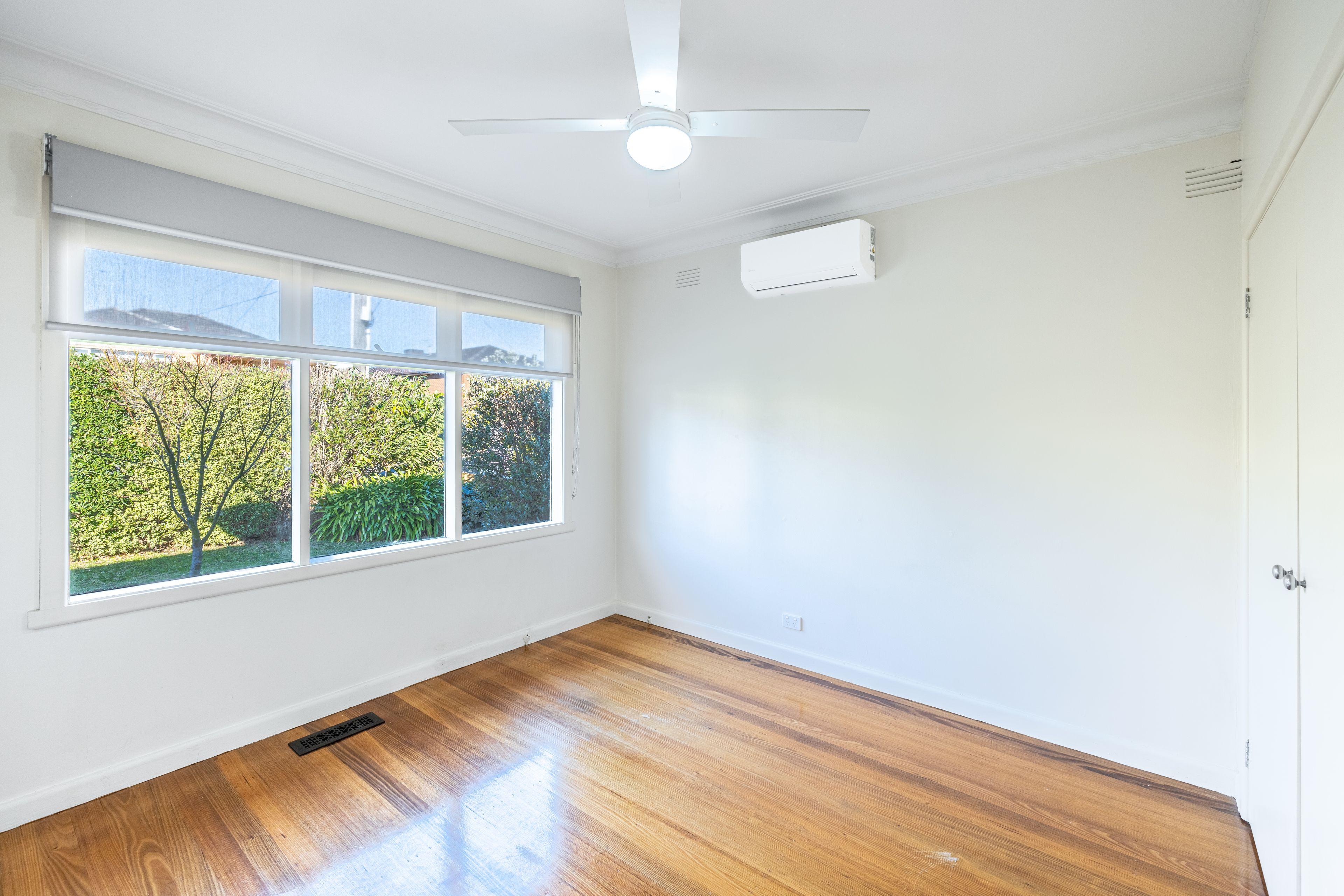 SINGLE LEVEL AND PERFECT ENTERTAINER