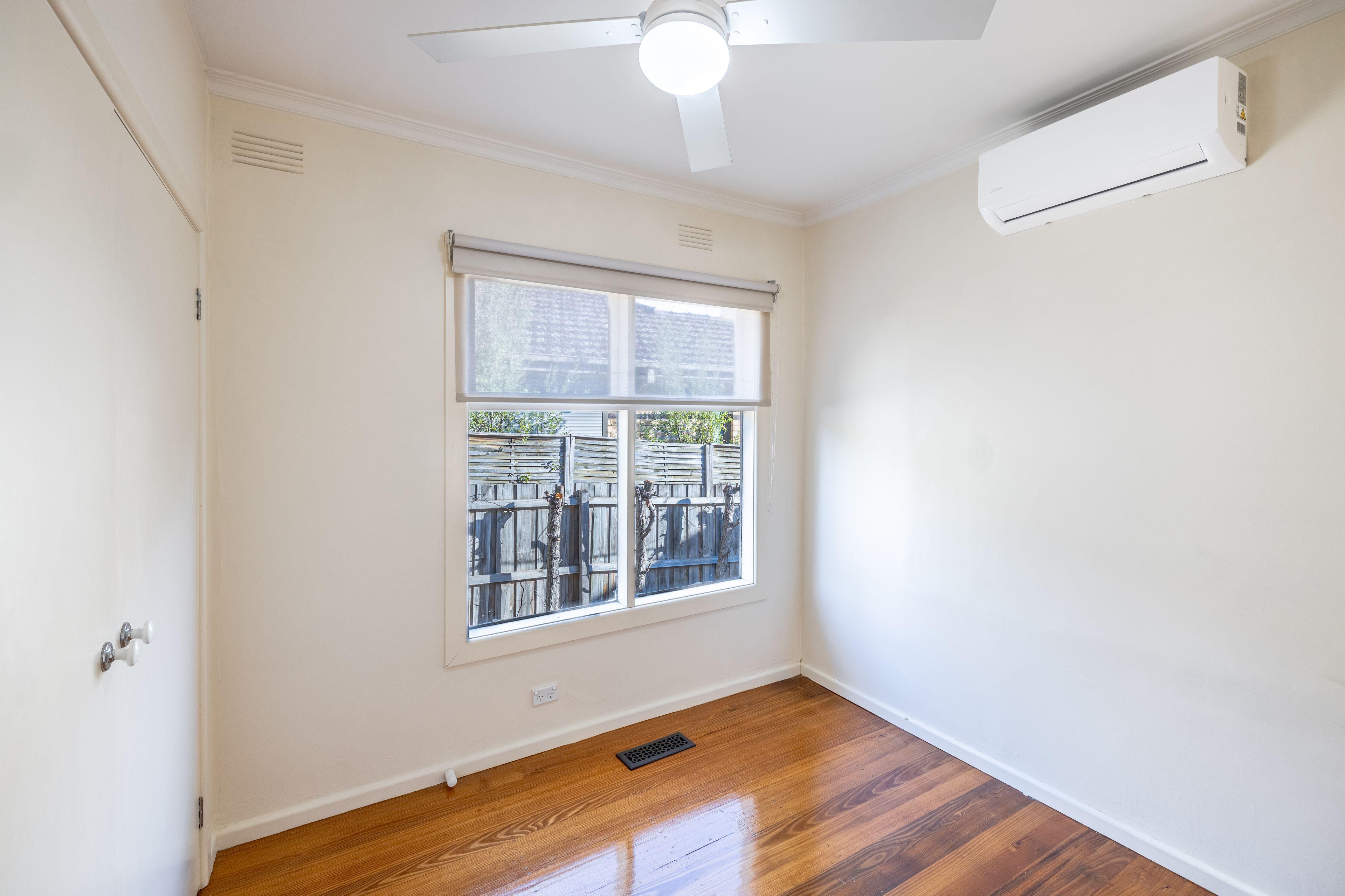 SINGLE LEVEL AND PERFECT ENTERTAINER