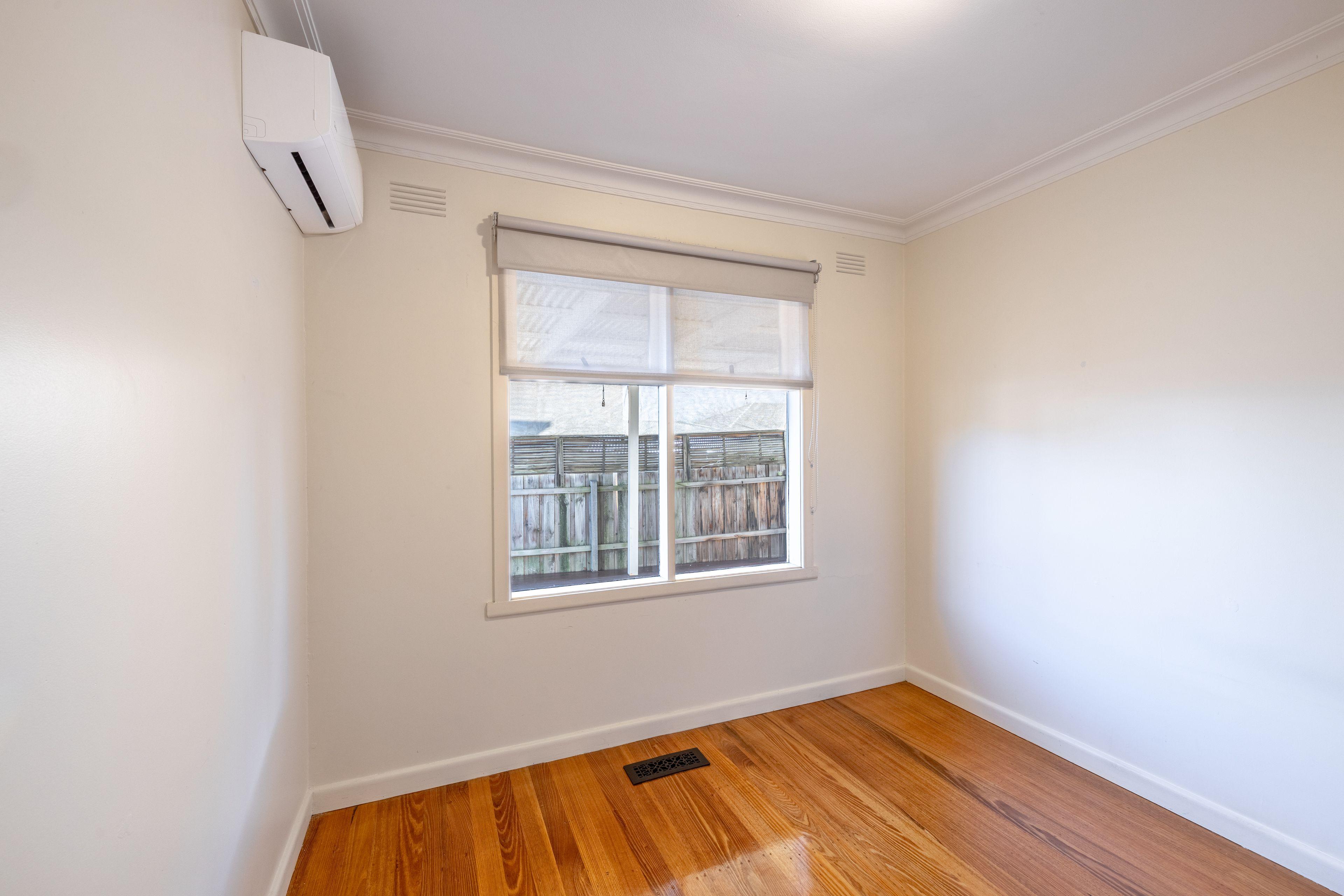 SINGLE LEVEL AND PERFECT ENTERTAINER