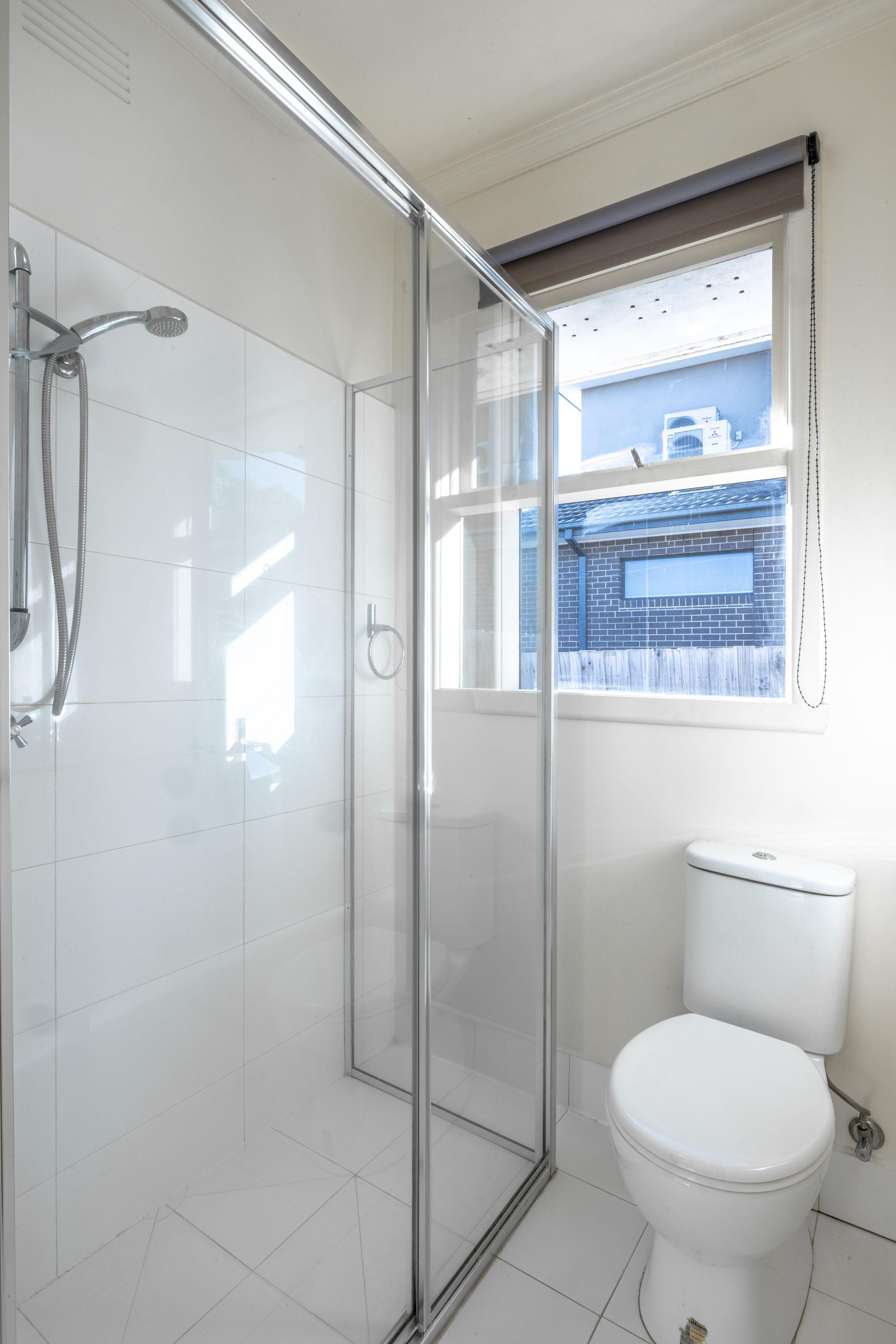 SINGLE LEVEL AND PERFECT ENTERTAINER