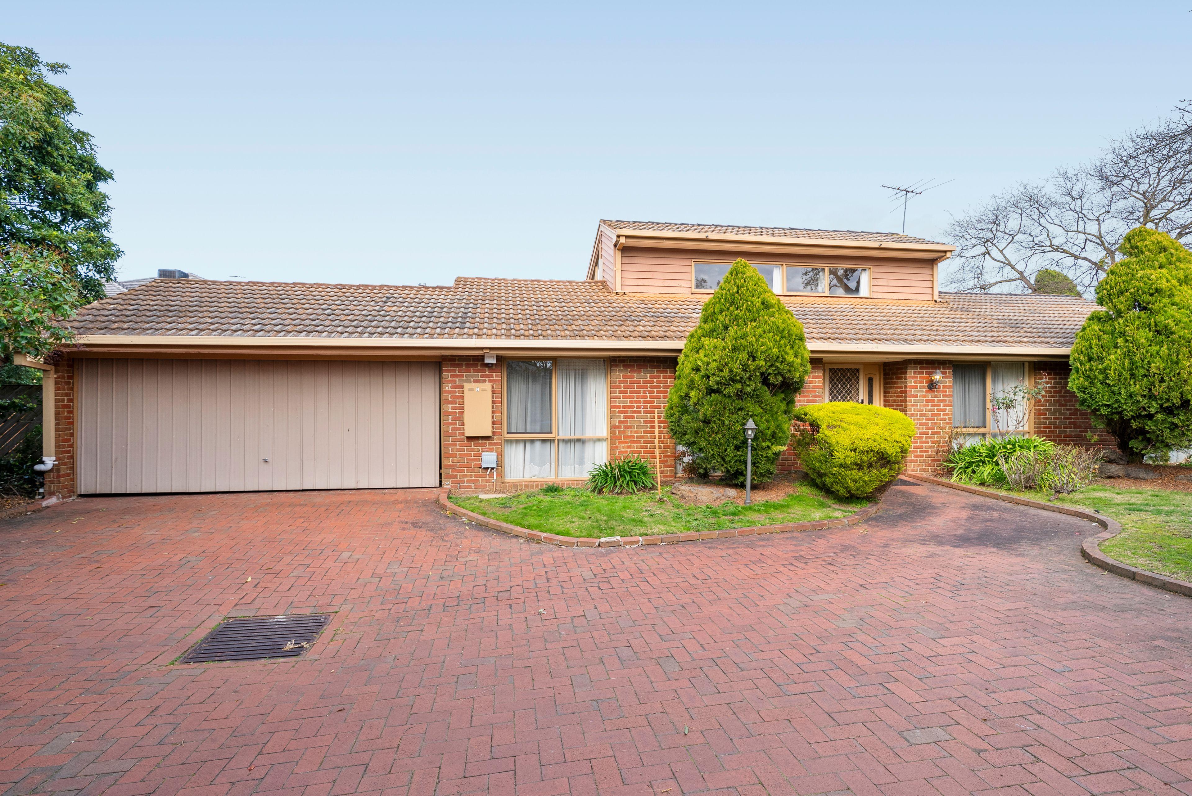 Prop-GPT: House: VIC Heathmont, VIC 3135 Home For Rent