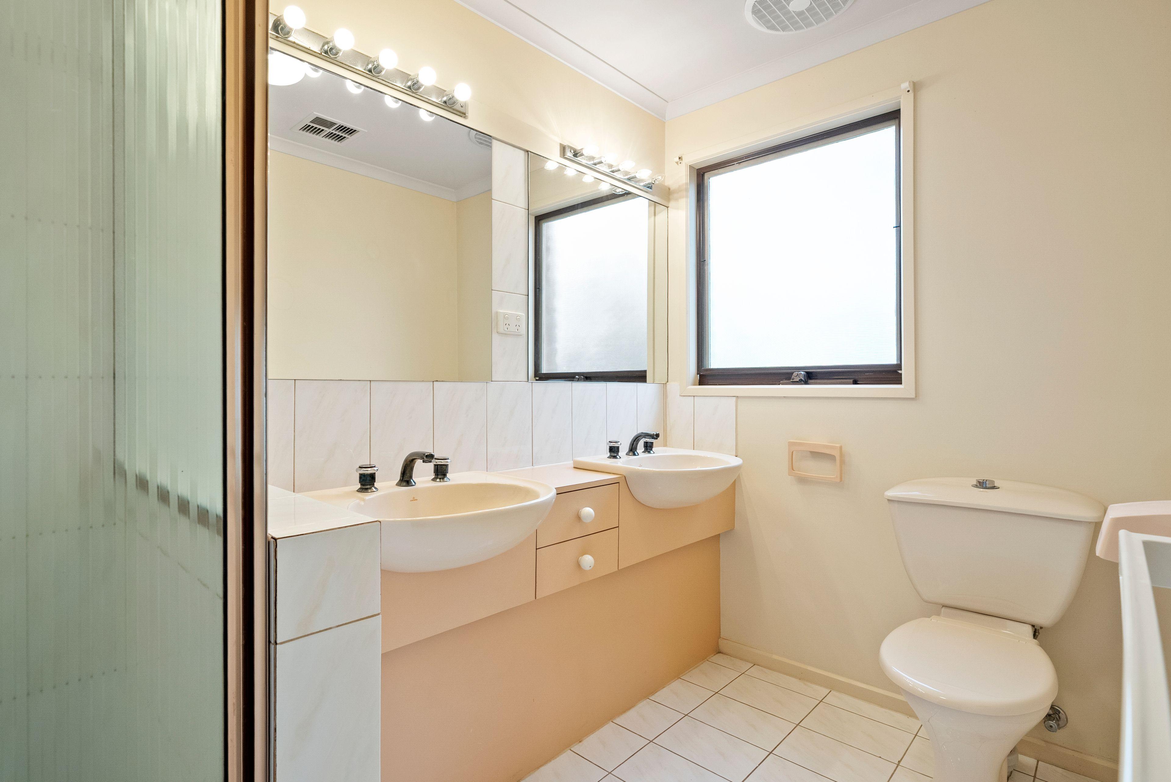 Peaceful hideaway just metres from schools