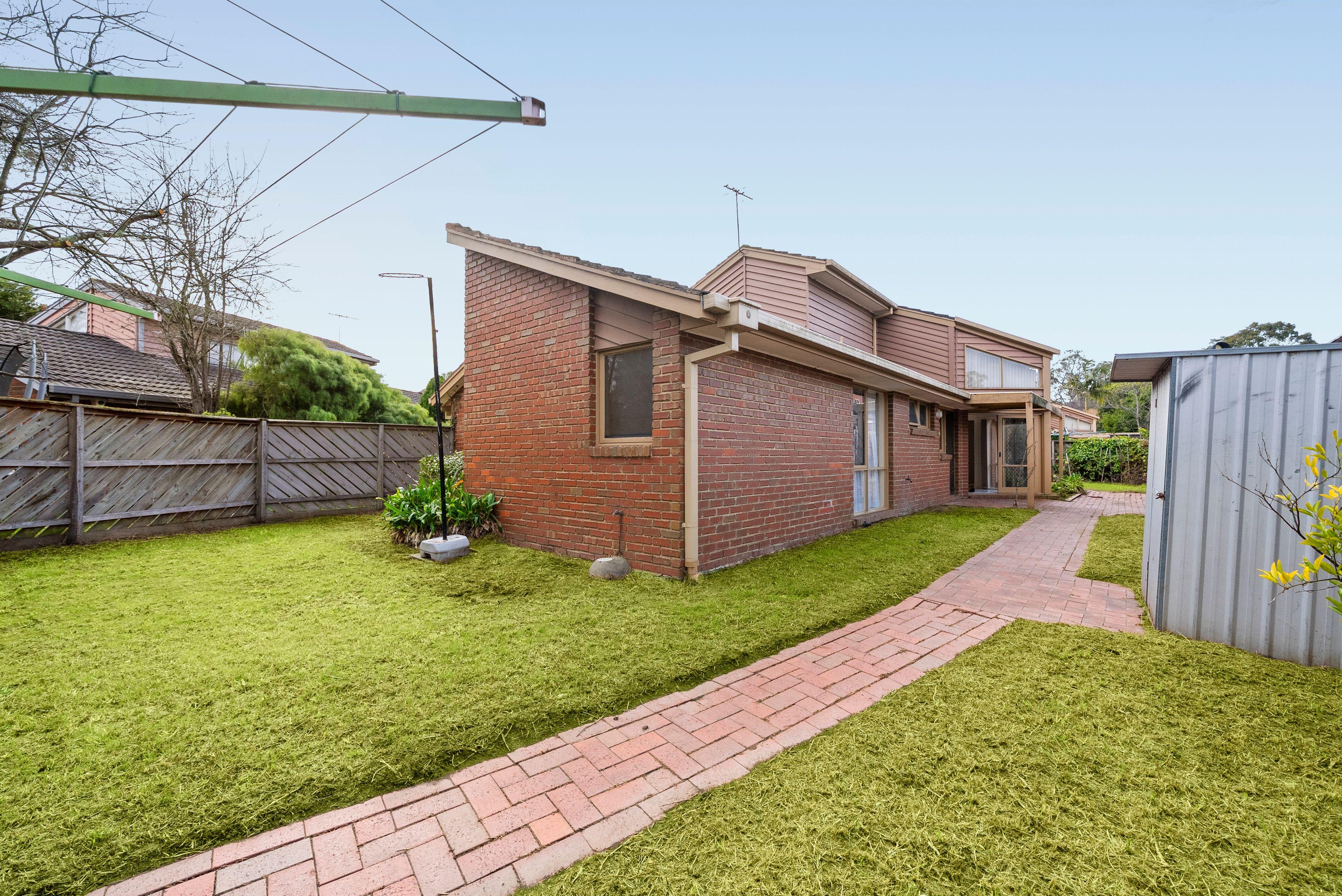 Peaceful hideaway just metres from schools