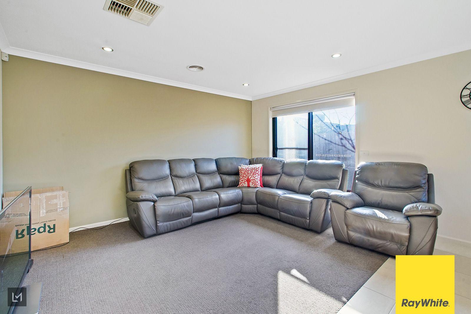 A True Point Cook Gem - 21 Neighbourhood Grove, Point Cook