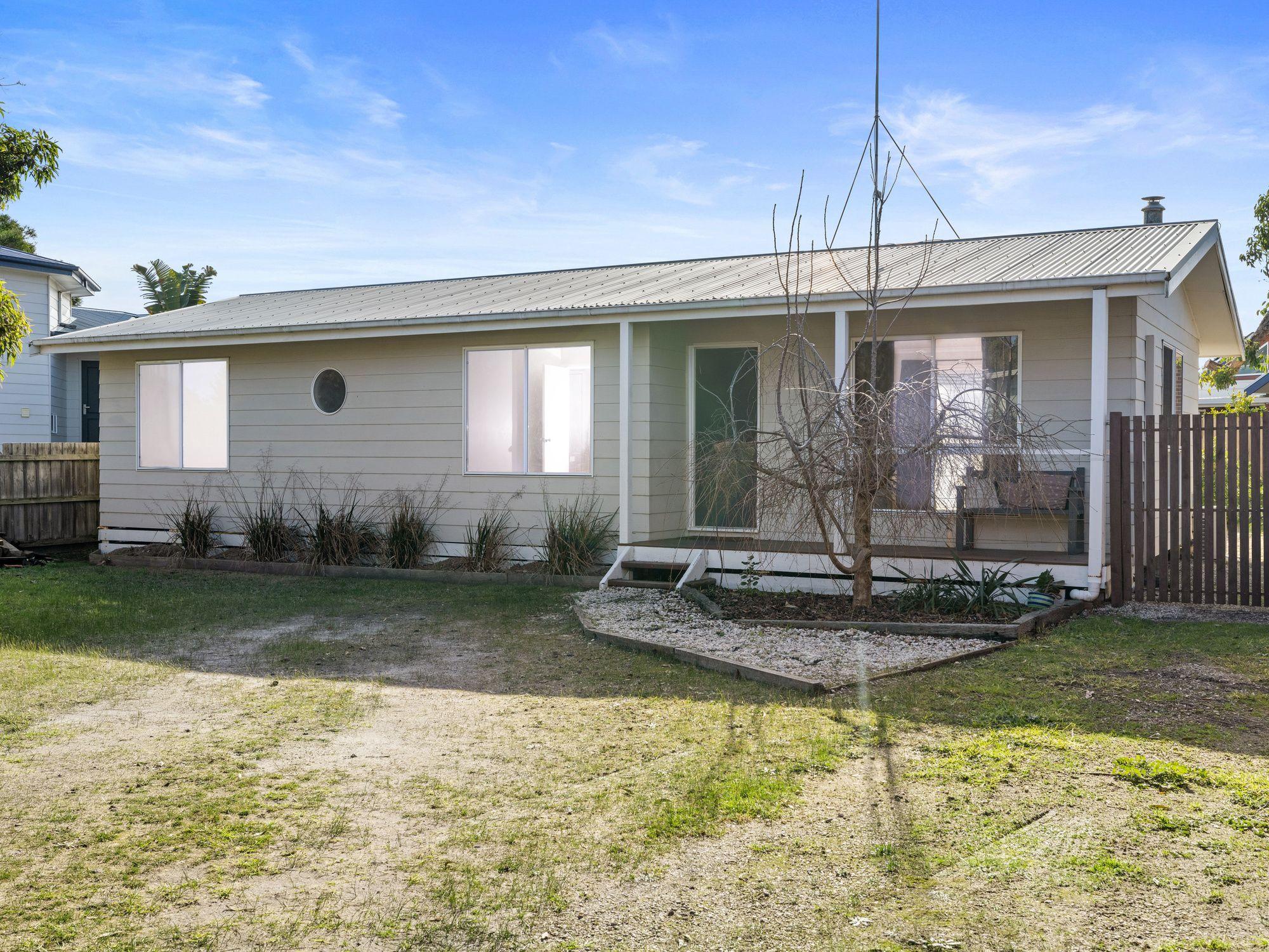Prop-GPT: House: VIC Cape Paterson, VIC 3995 Home For Rent