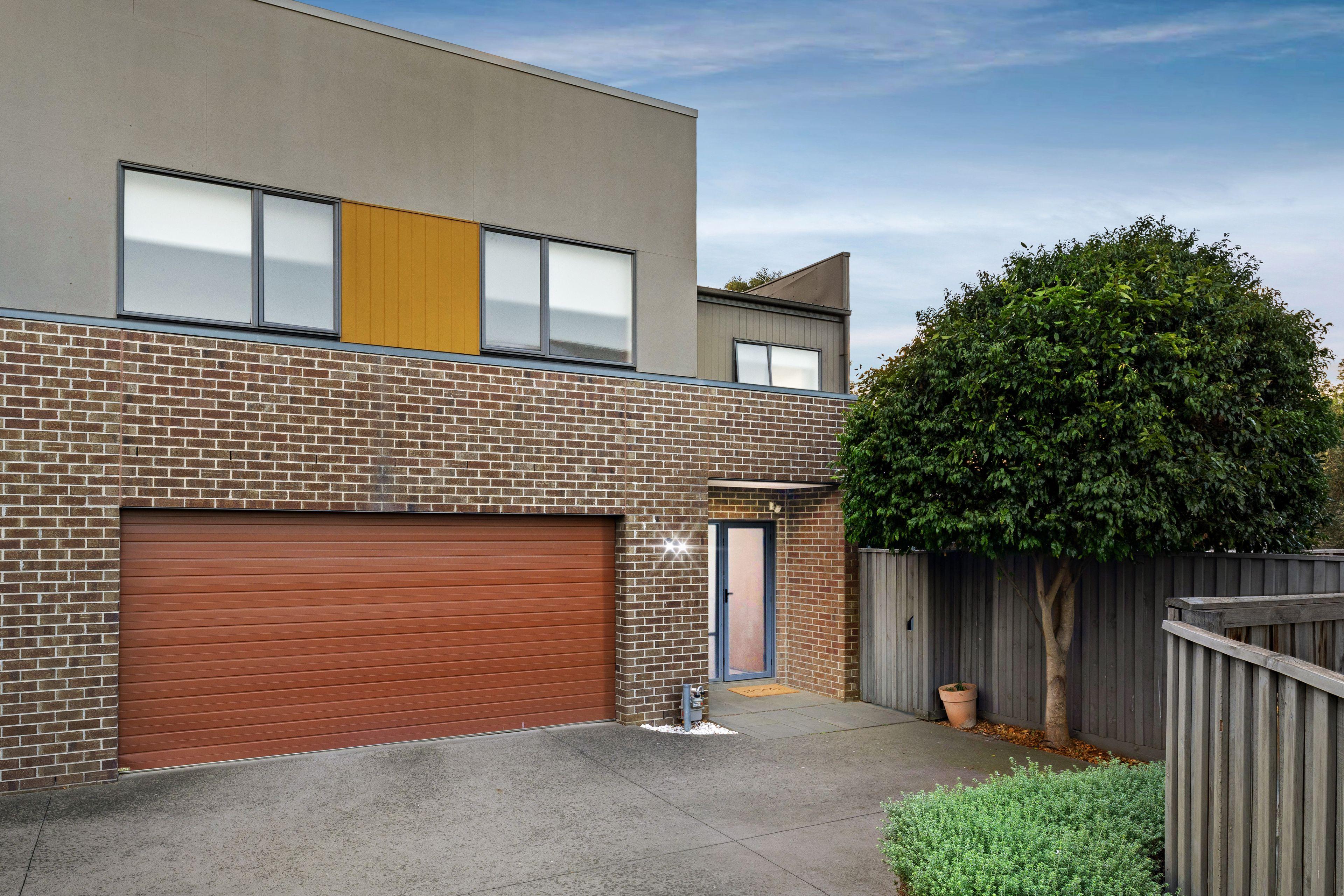 Prop-GPT: Townhouse: VIC Wantirna South, VIC 3152 Home For Rent