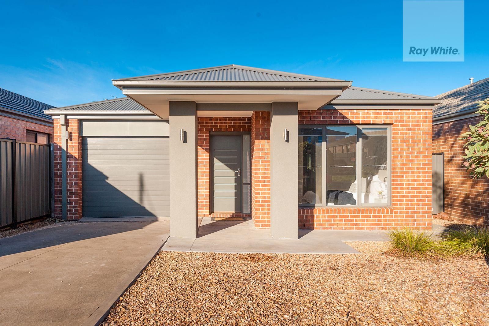 Prop-GPT: House: VIC Craigieburn, VIC 3064 Home For Rent