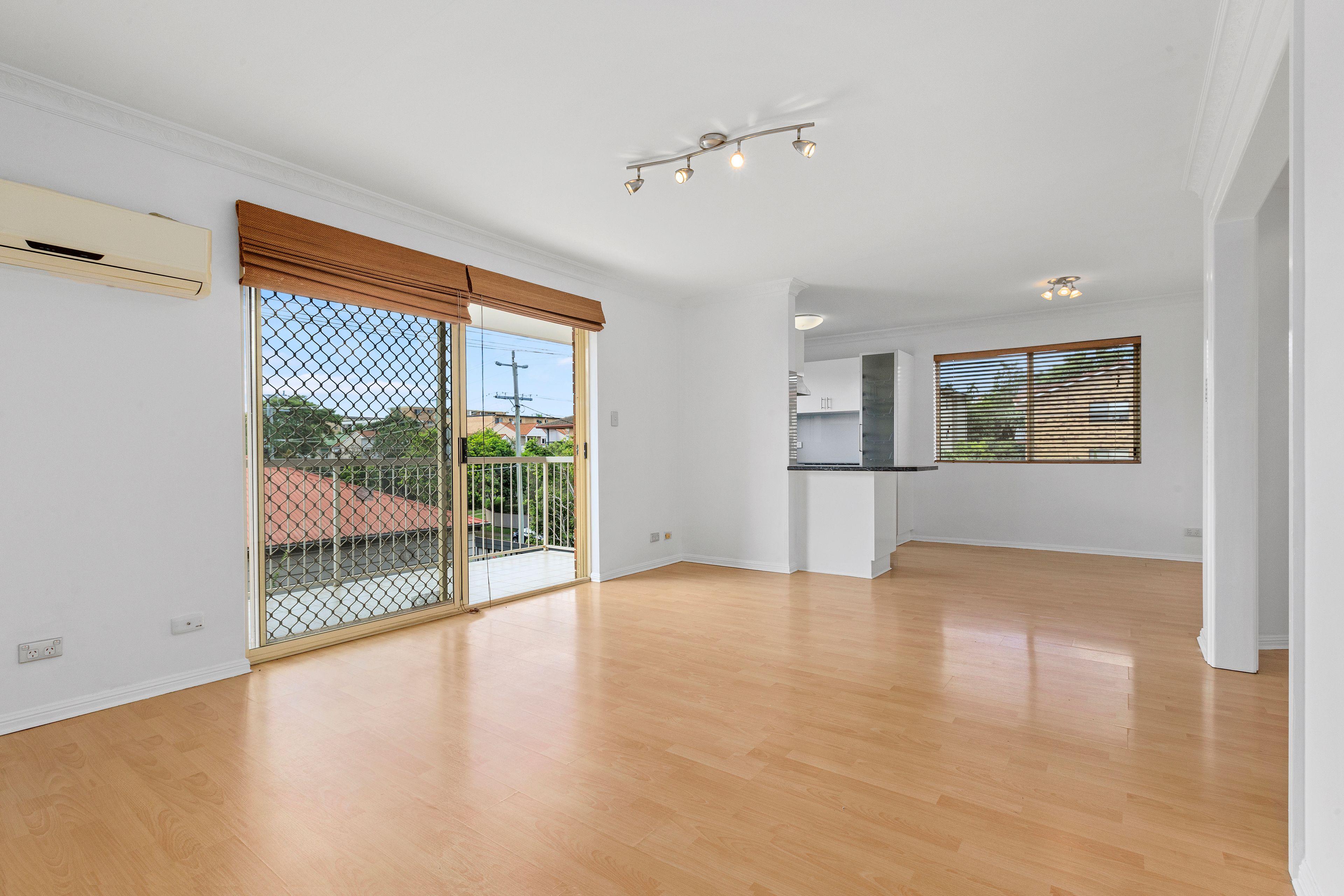 Prop-GPT: House: QLD Stones Corner, QLD 4120 Home For Rent