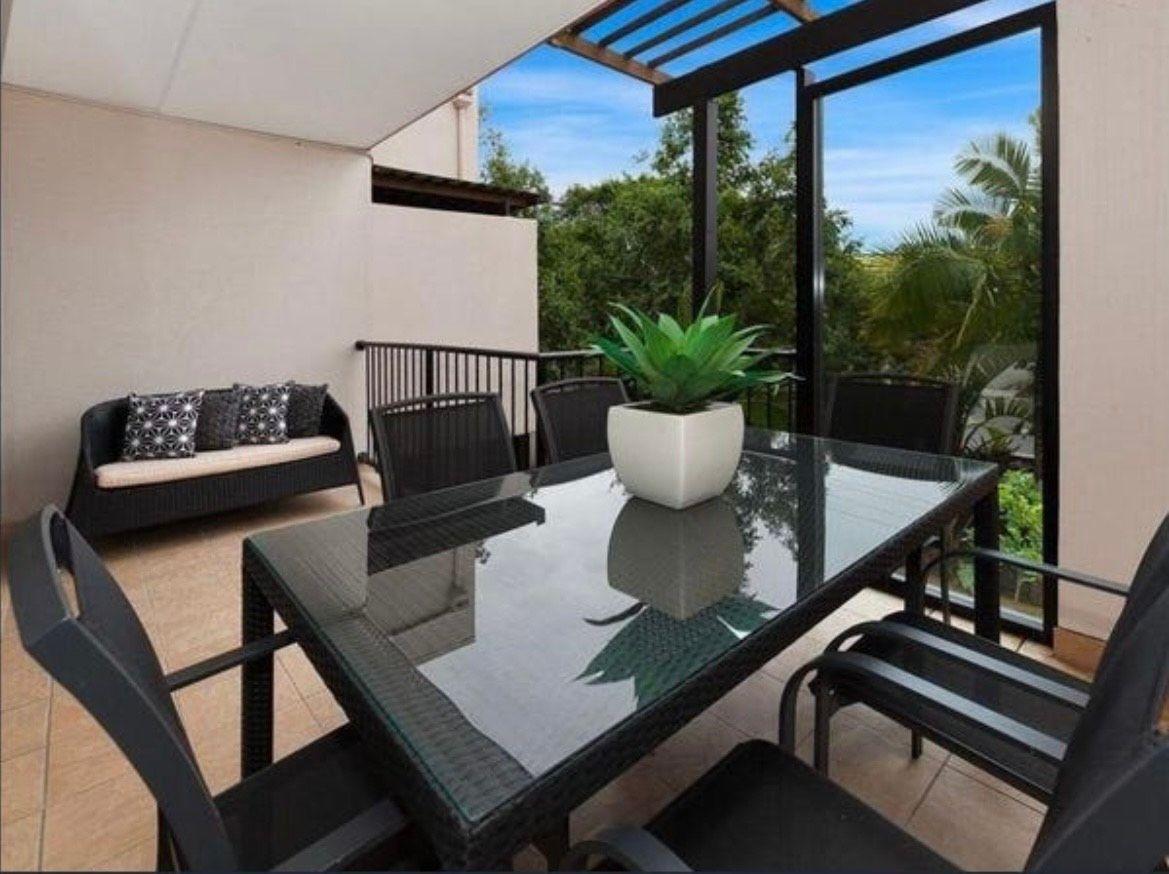 STYLISH, EASY-CARE UNIT WITH CONVENIENT ACCESS TO KEDRON BROOK