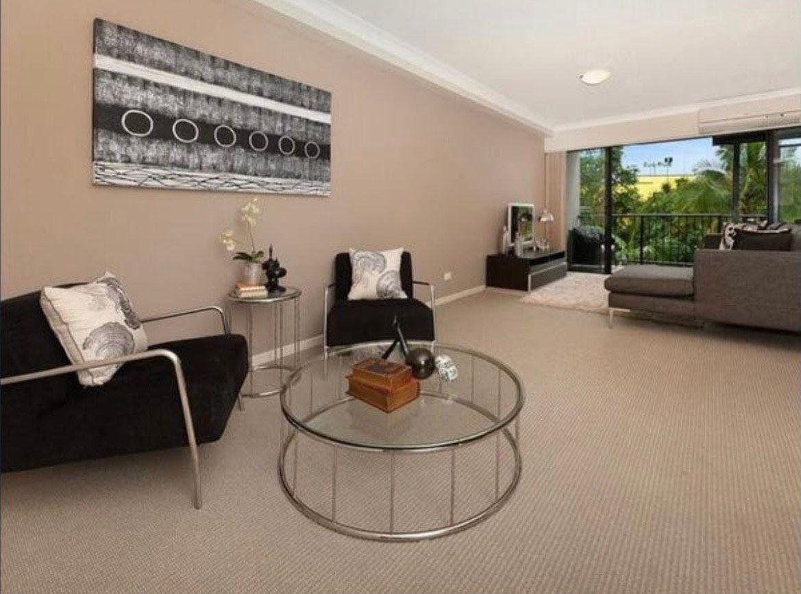 STYLISH, EASY-CARE UNIT WITH CONVENIENT ACCESS TO KEDRON BROOK