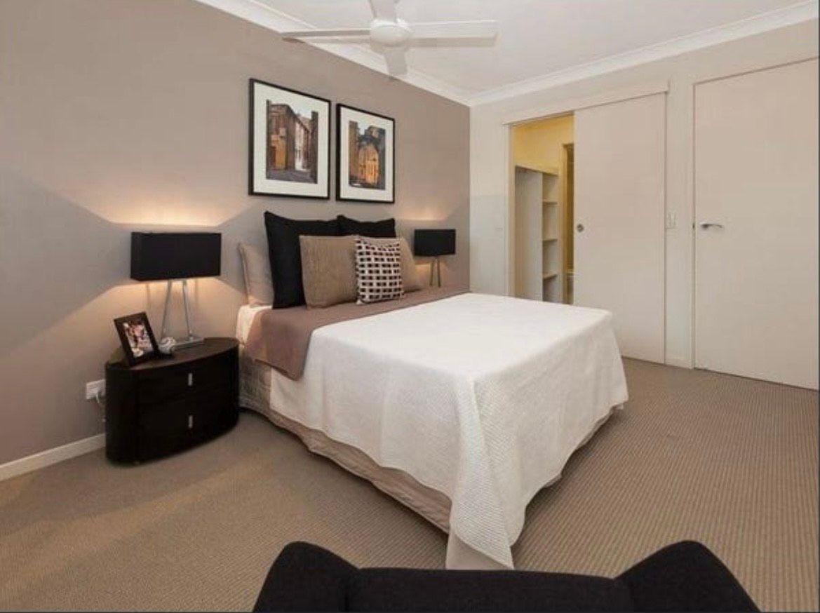 STYLISH, EASY-CARE UNIT WITH CONVENIENT ACCESS TO KEDRON BROOK