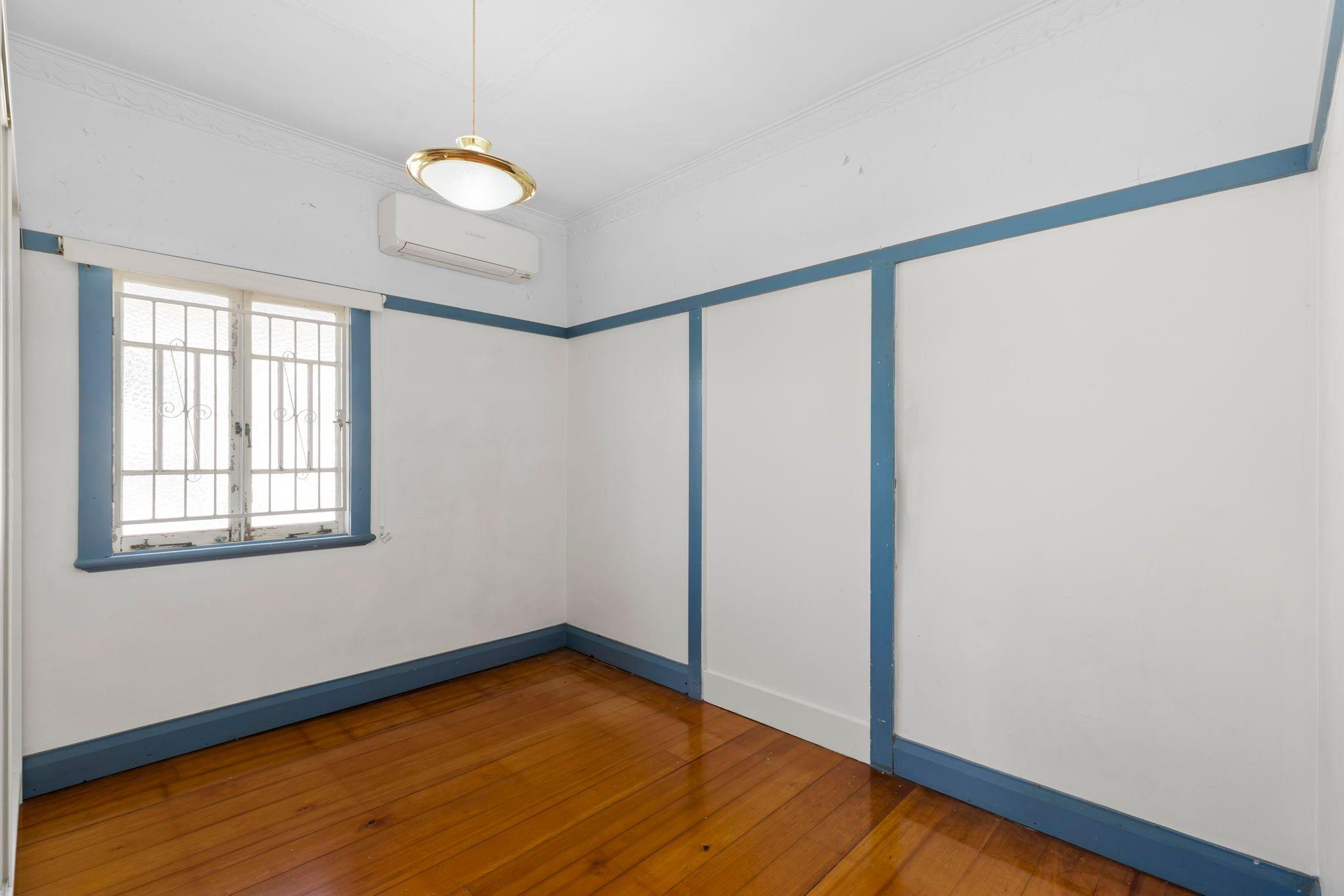 This Well Presented Hi-Set Queenslander is located within the Eagle Junction School Catchment and walking distance to public transport.