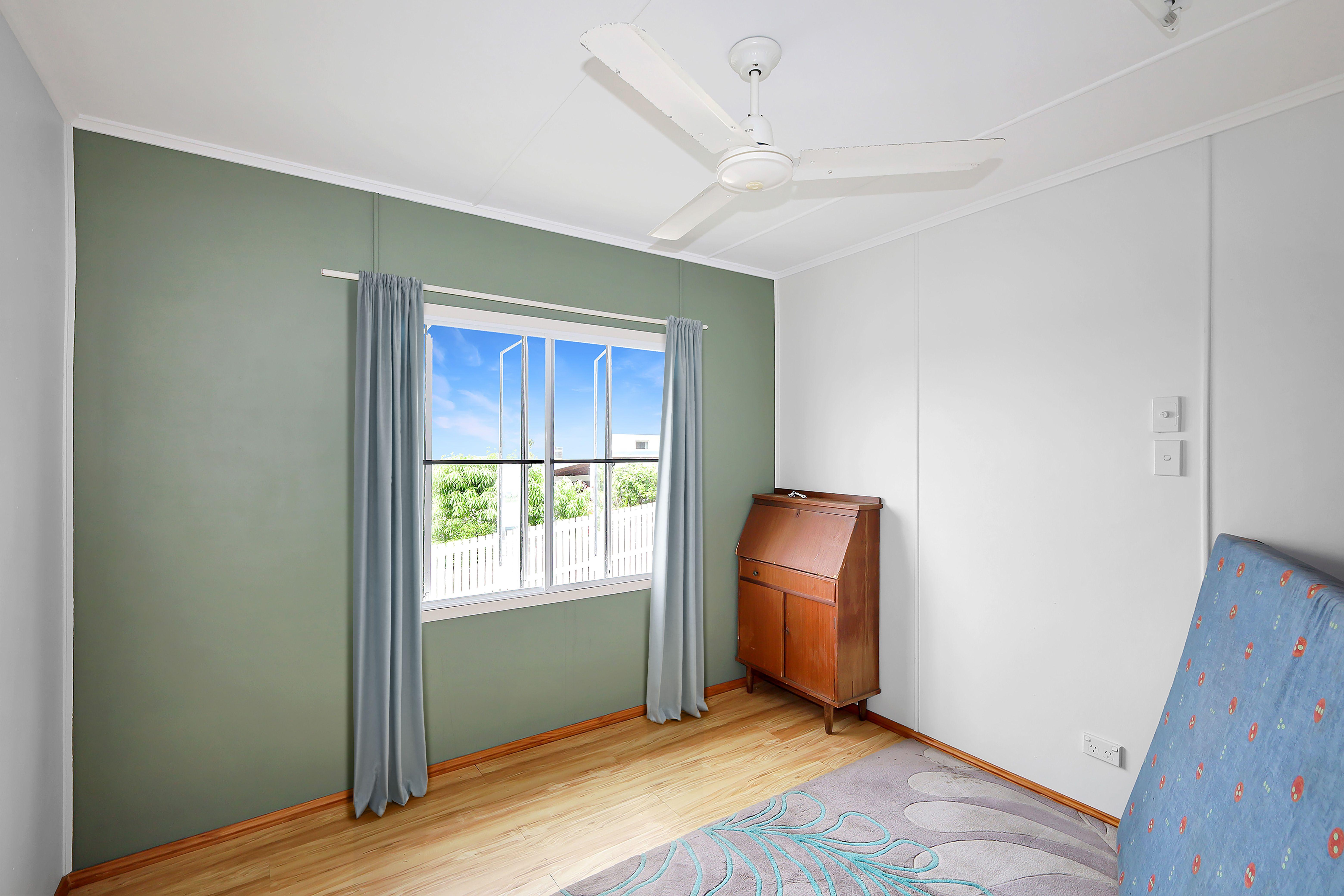 House for rent! Water views close to the beach