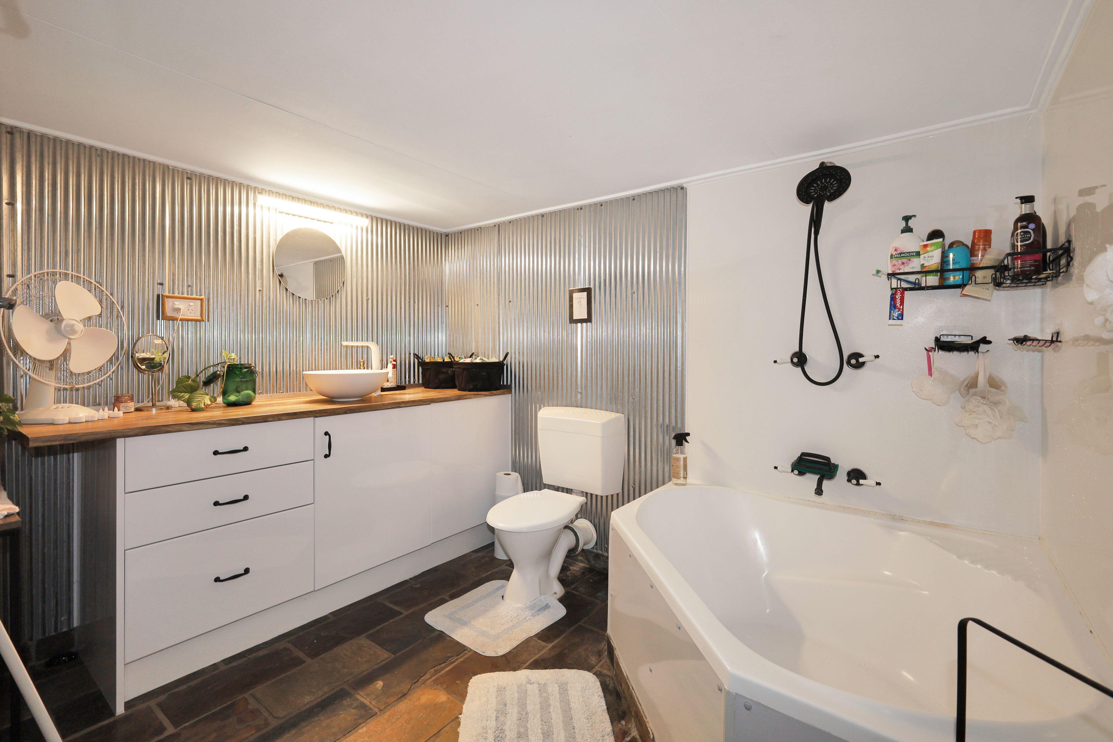 House for rent! Water views close to the beach